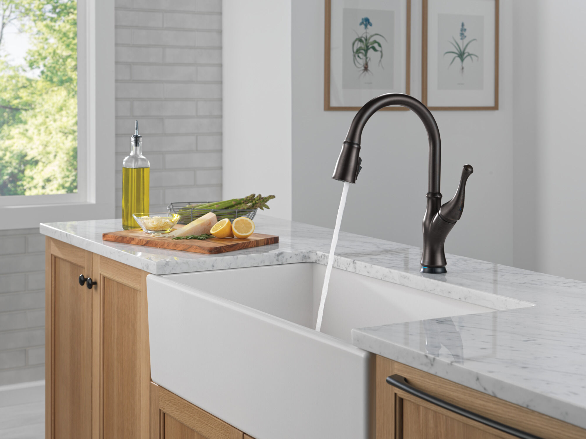 Touch2O® Technology Kitchen Faucet with Touchless Technology in