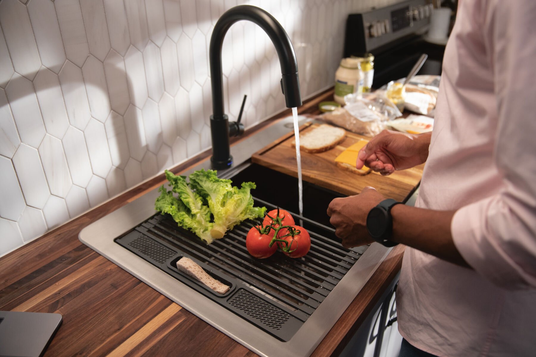 Single Handle Pull-Down Kitchen Faucet with Touch<sub>2</sub>O&reg; Technology