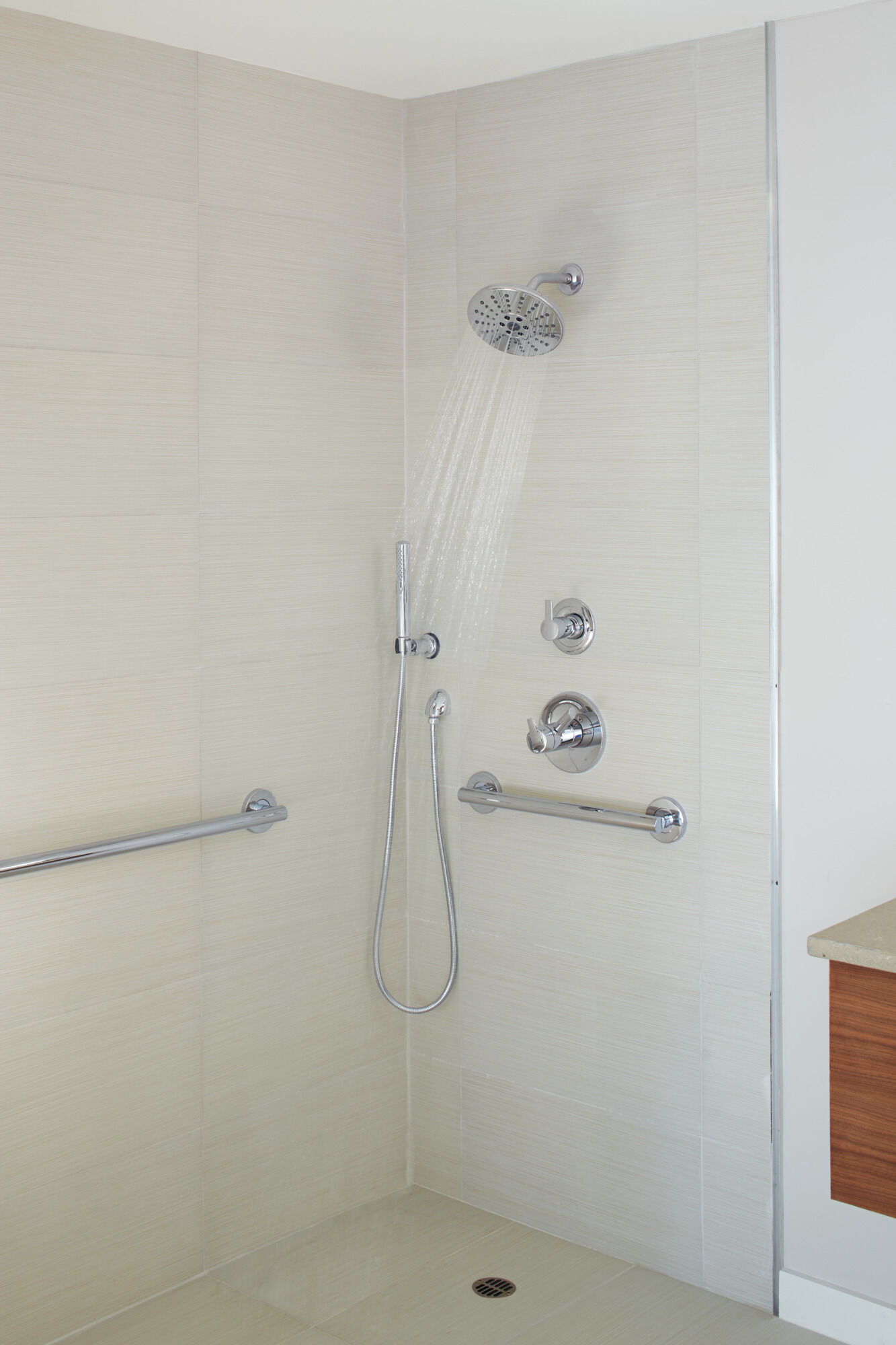 Chrome Wall Mounted Bathroom Shower Holder Bracket Handheld Shower Head Holder l 