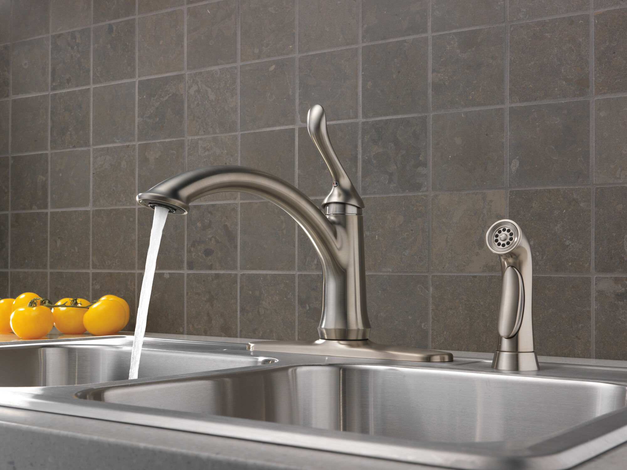 Single Handle Kitchen Faucet with Spray in Stainless 4453-SS-DST