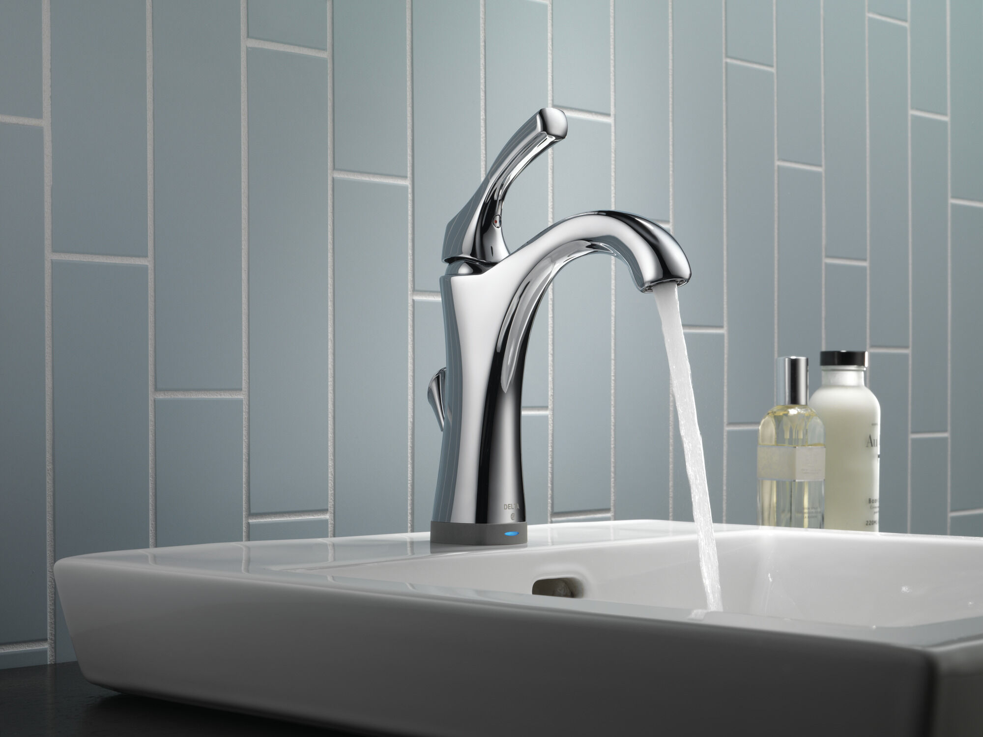Single Handle Bathroom Faucet with Touch2O.xt® Technology in