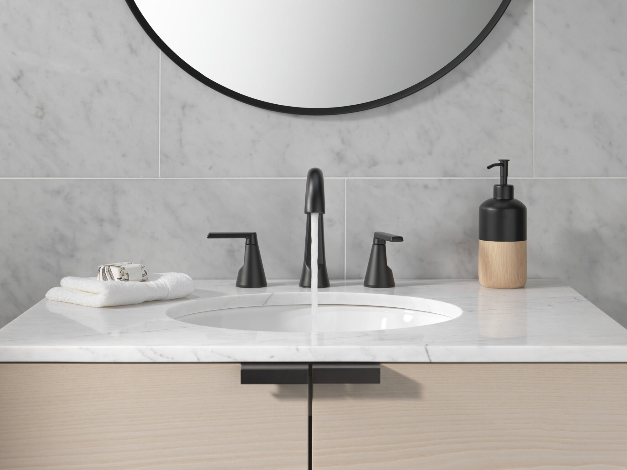 Two Handle Widespread Bathroom Faucet in Matte Black 35832LF