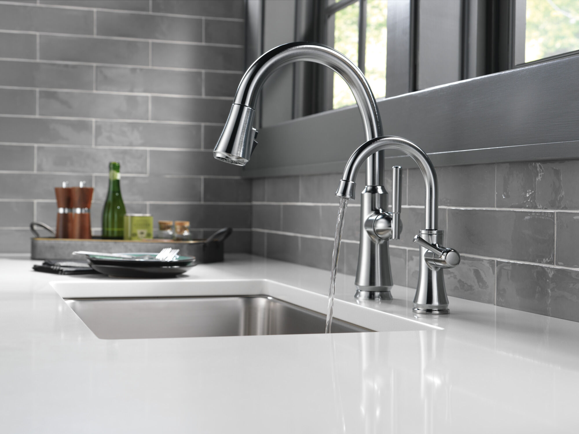 Single Handle Pull Down Kitchen Faucet (Recertified) in Arctic