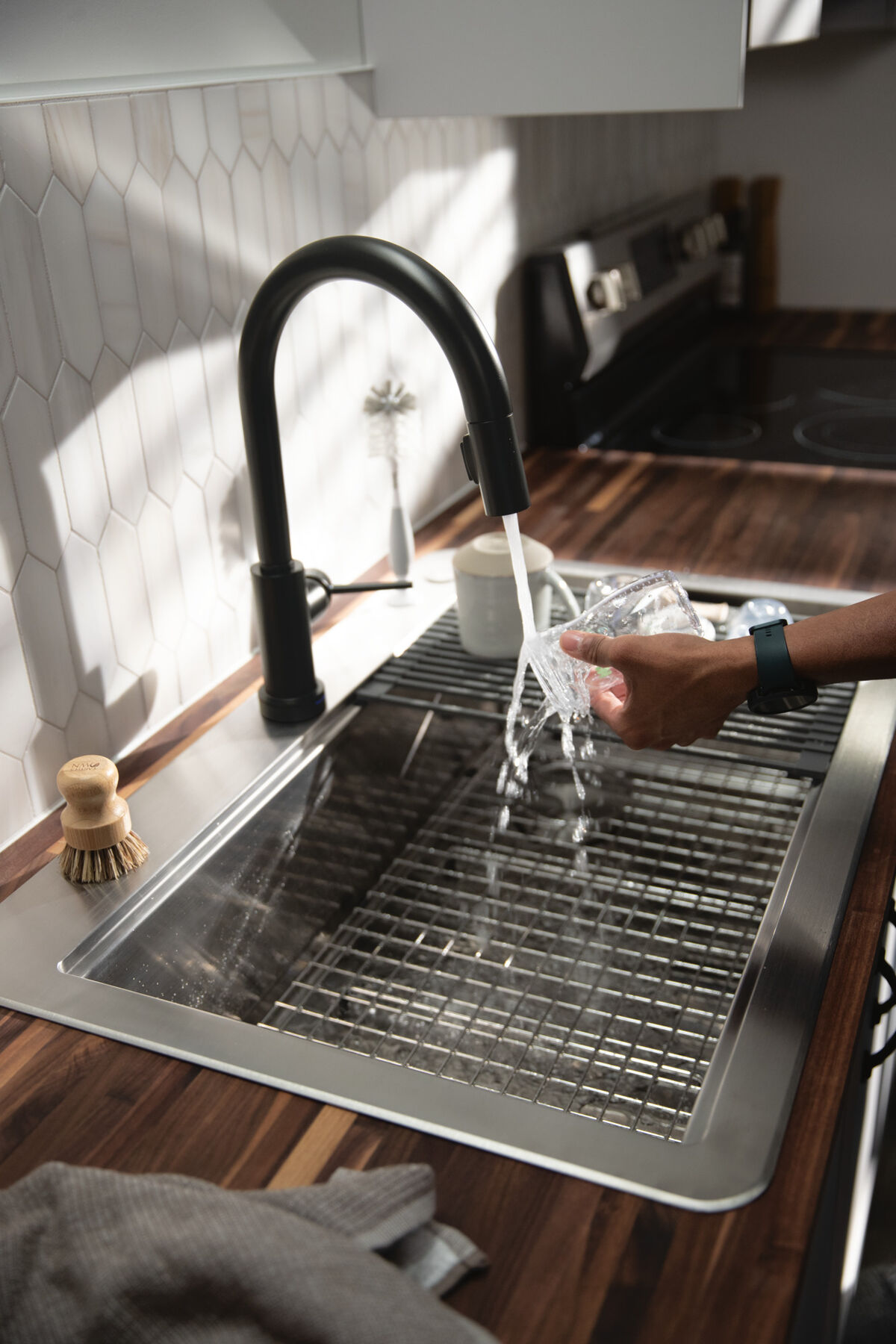 Single Handle Pull-Down Kitchen Faucet with Touch<sub>2</sub>O&reg; Technology