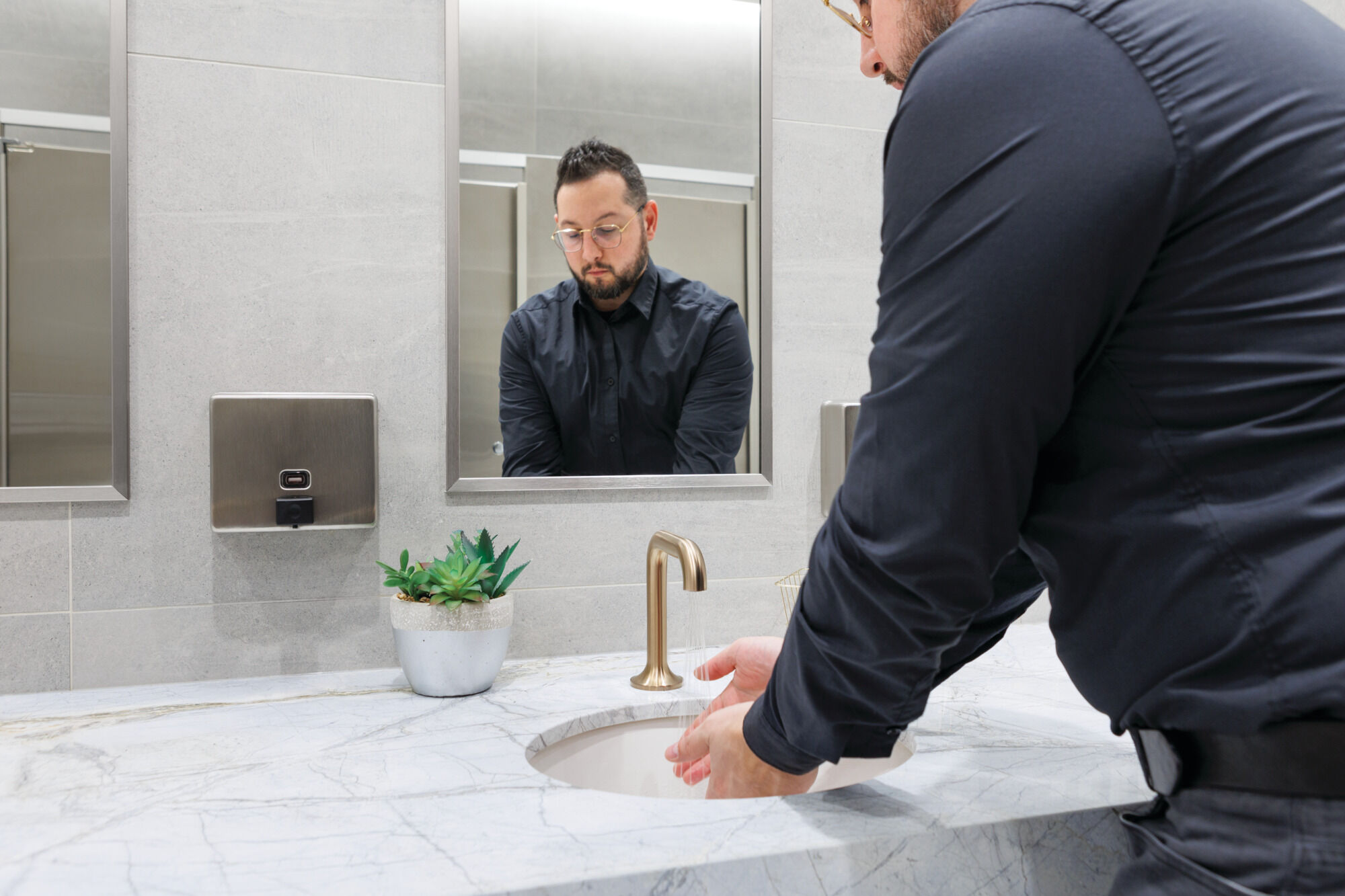 Driftex™ Electronic Lavatory Faucet with Proximity Sensing