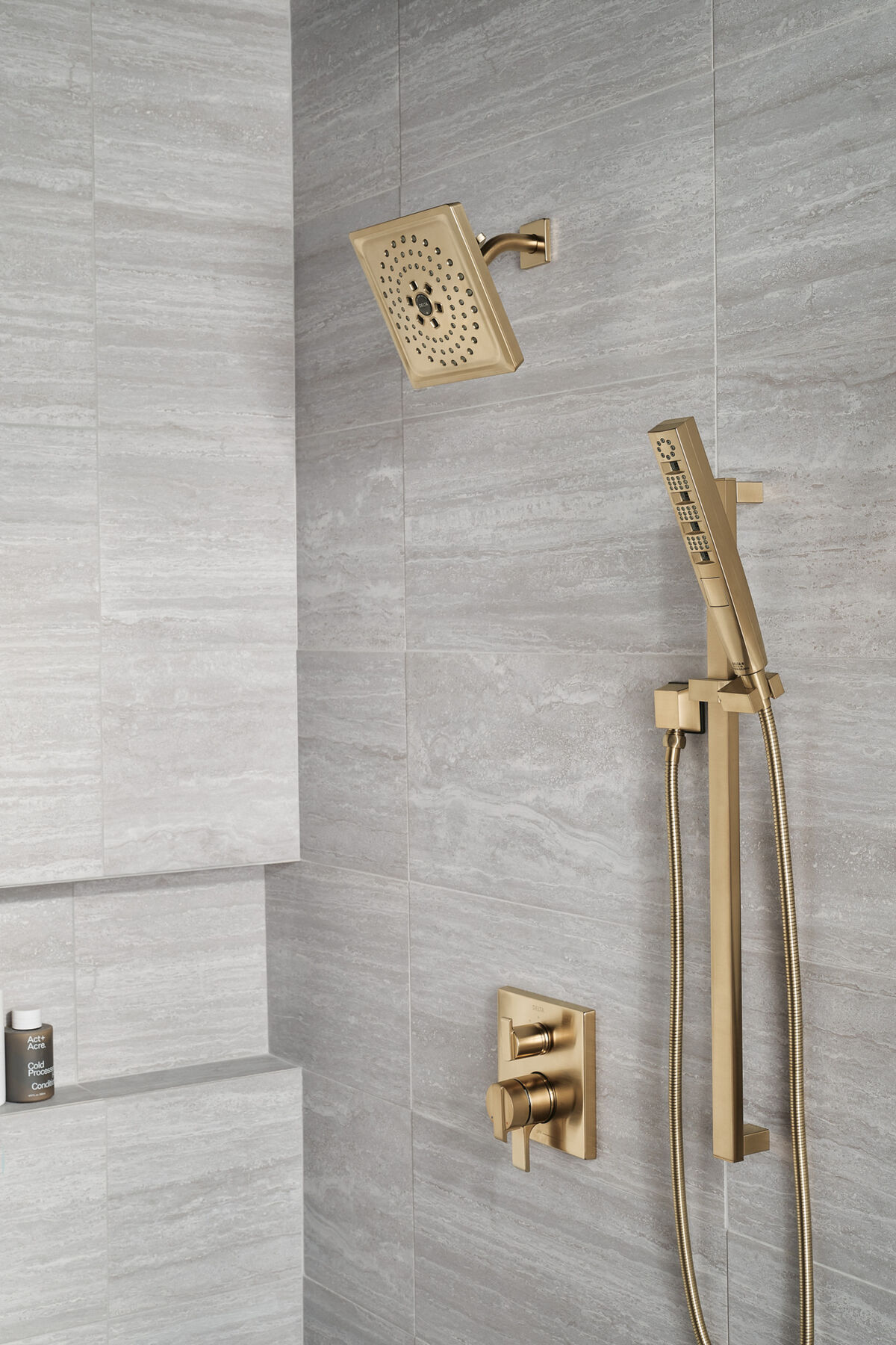 Angular Modern Monitor&reg; 17 Series Valve Trim with 3-Setting Integrated Diverter