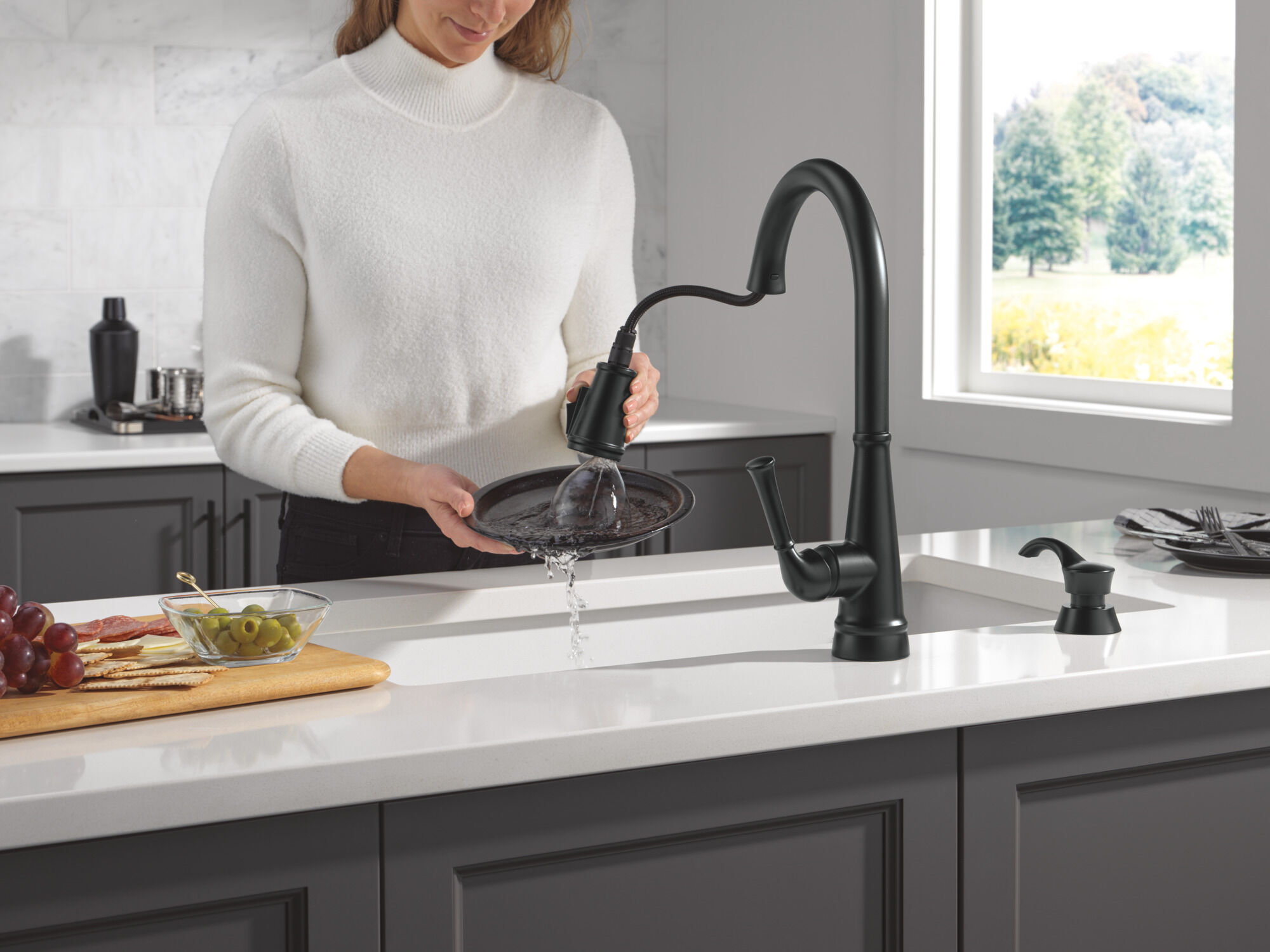 Single Handle Kitchen Pull-Down Faucet w/ Soap Dispenser in Matte