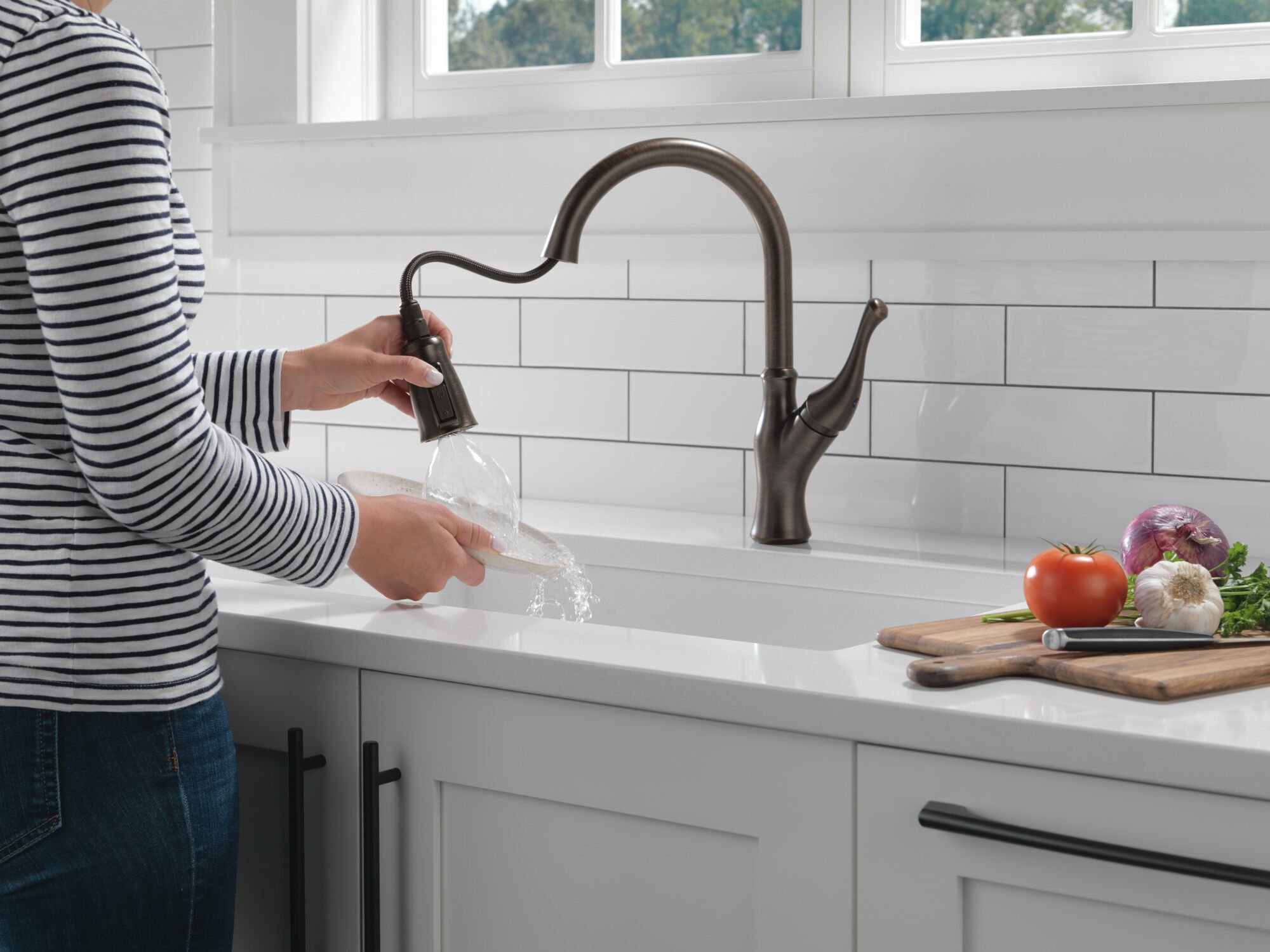 Single-Handle Pull-Down Kitchen Faucet in Venetian Bronze 19888Z