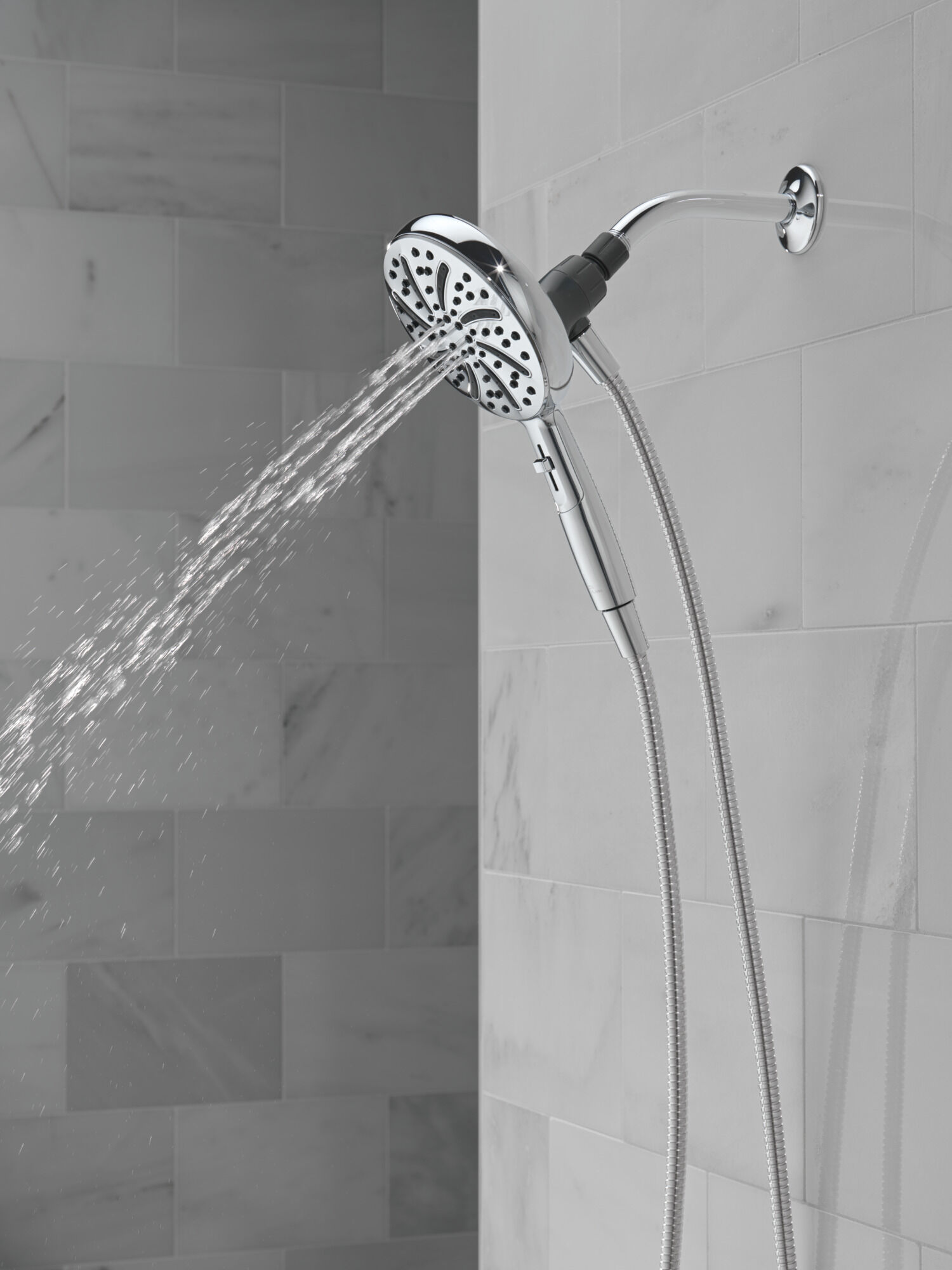 6-Setting SureDock® Magnetic® Hand Shower in Chrome 75612 | Delta