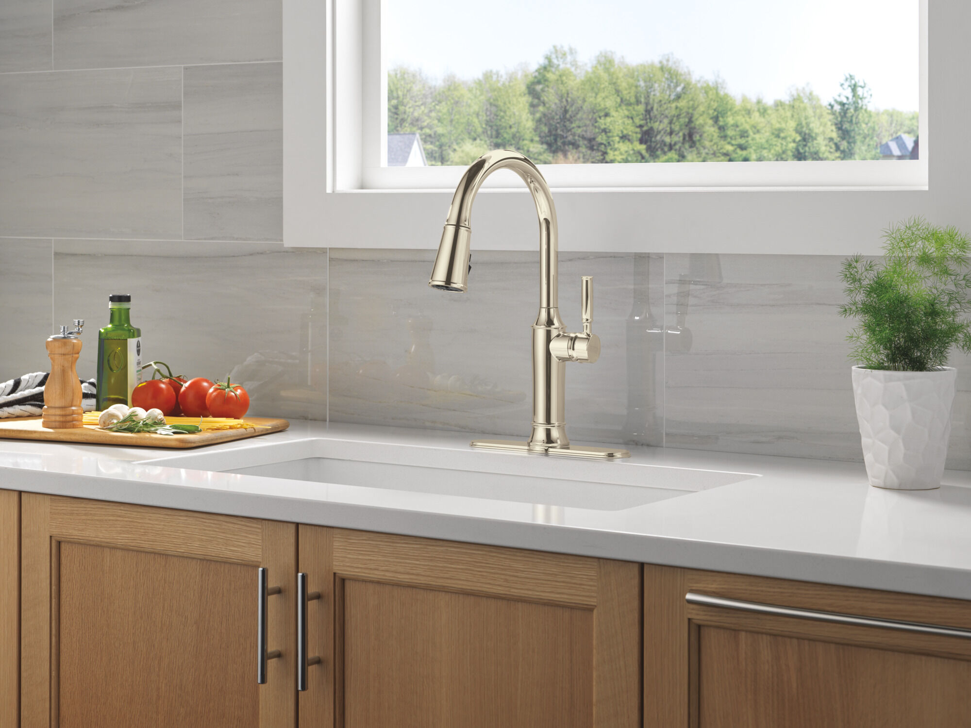 Single Handle Pull-Down Kitchen Faucet in Lumicoat® Polished