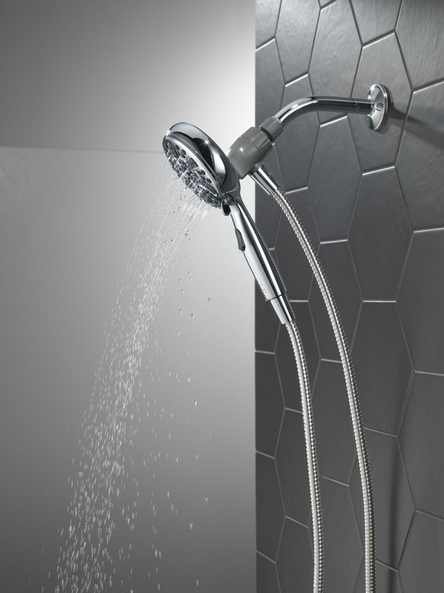 Delta Express デルタエクスプレス BACK CHANNEL 6-Setting SureDock® Magnetic Hand Shower in Chrome 75609 | Delta