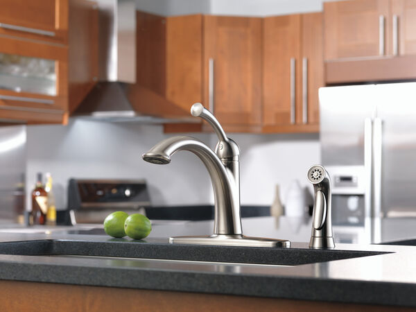 Single Handle Kitchen Faucet with Spray