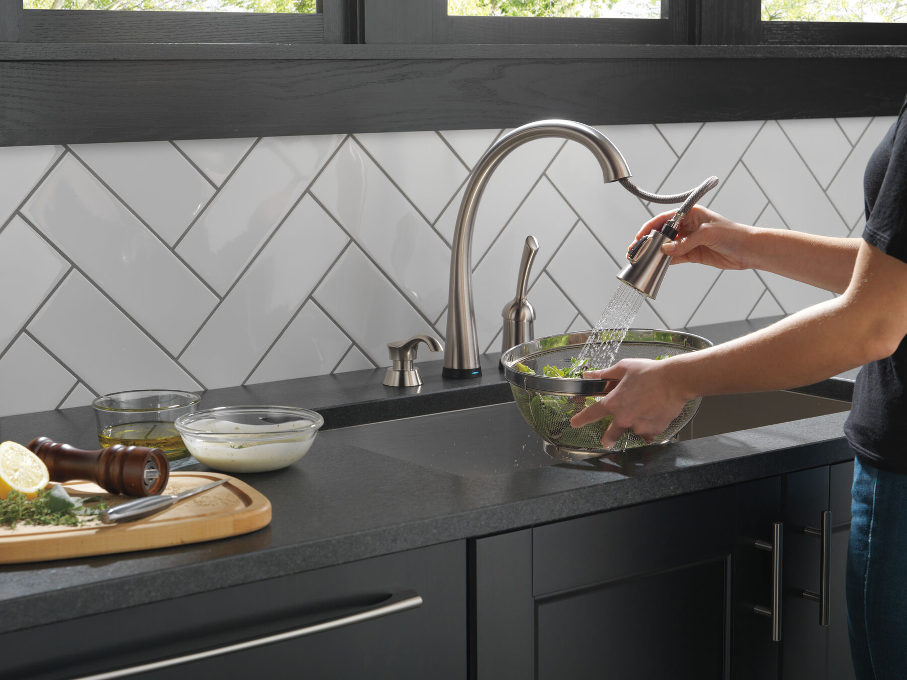 Single Handle PullDown Kitchen Faucet with Touch2O® Technology and