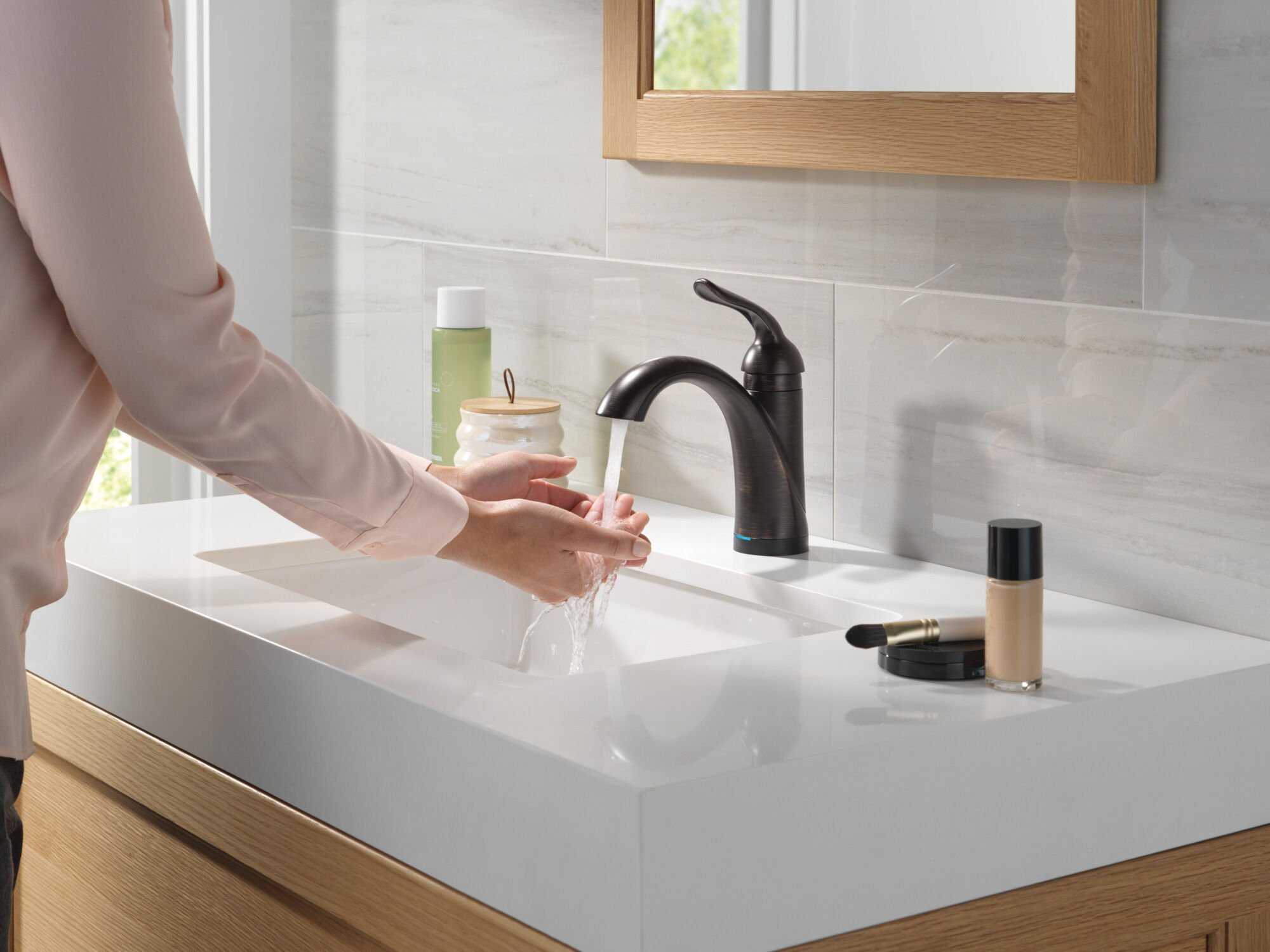 brunt レッテル　letter 2つセット Touch2O® Bathroom Faucet with Touchless Technology in Venetian