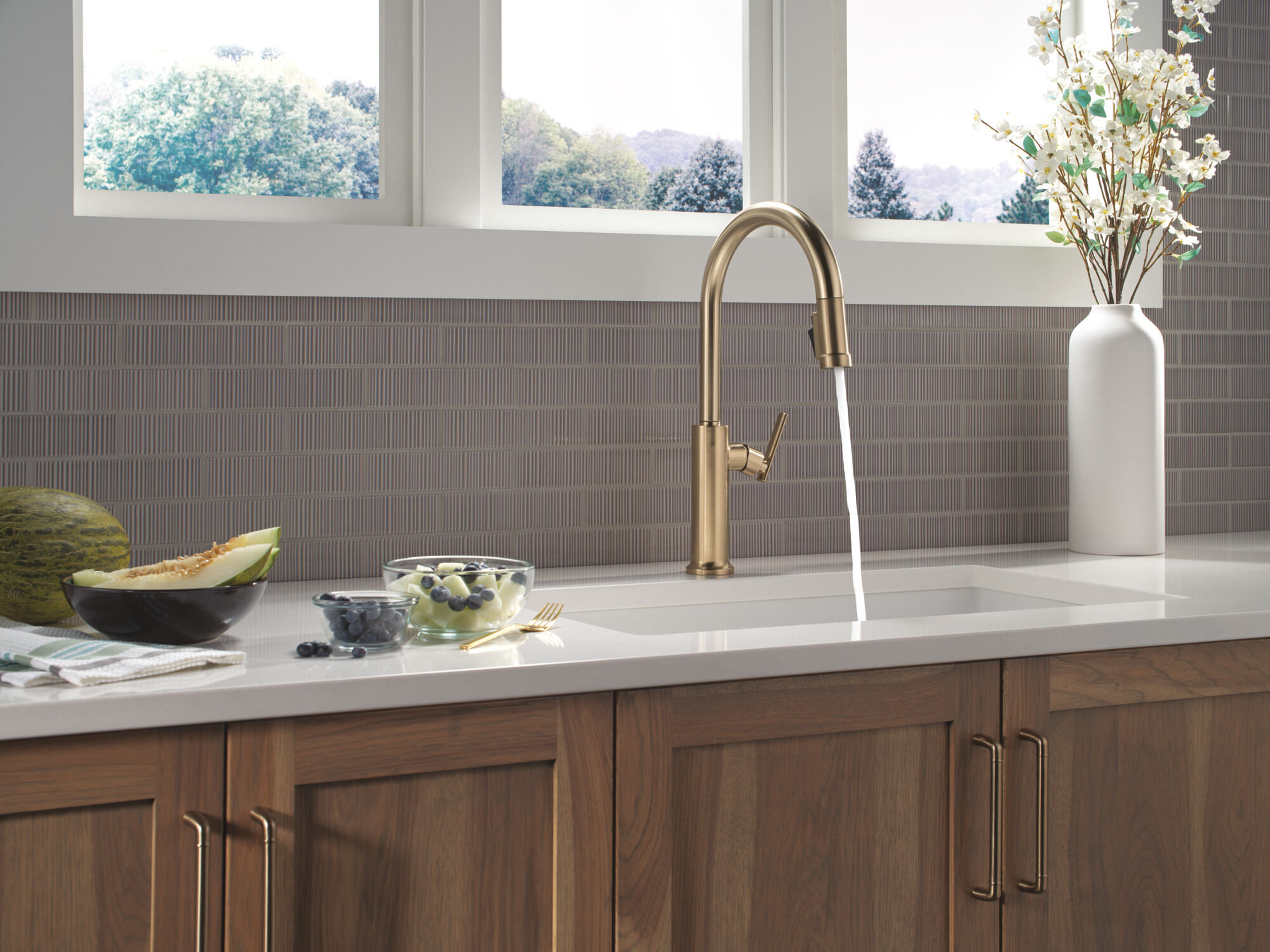 Single Handle Pull-Down Kitchen Faucet in Champagne Bronze 9186-CZ