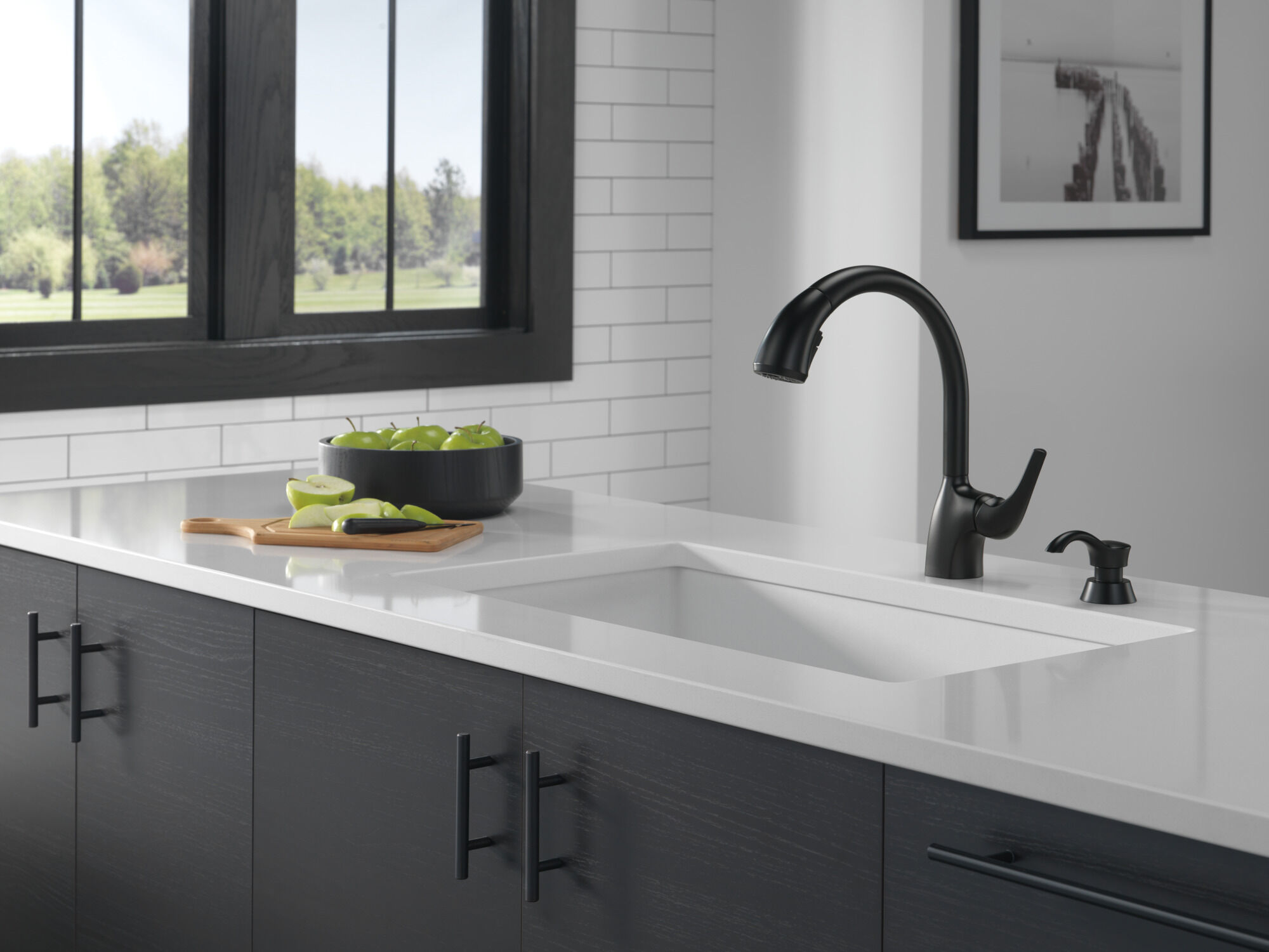 Single Handle Pull-Out Kitchen Faucet in Matte Black 19794Z-BLSD
