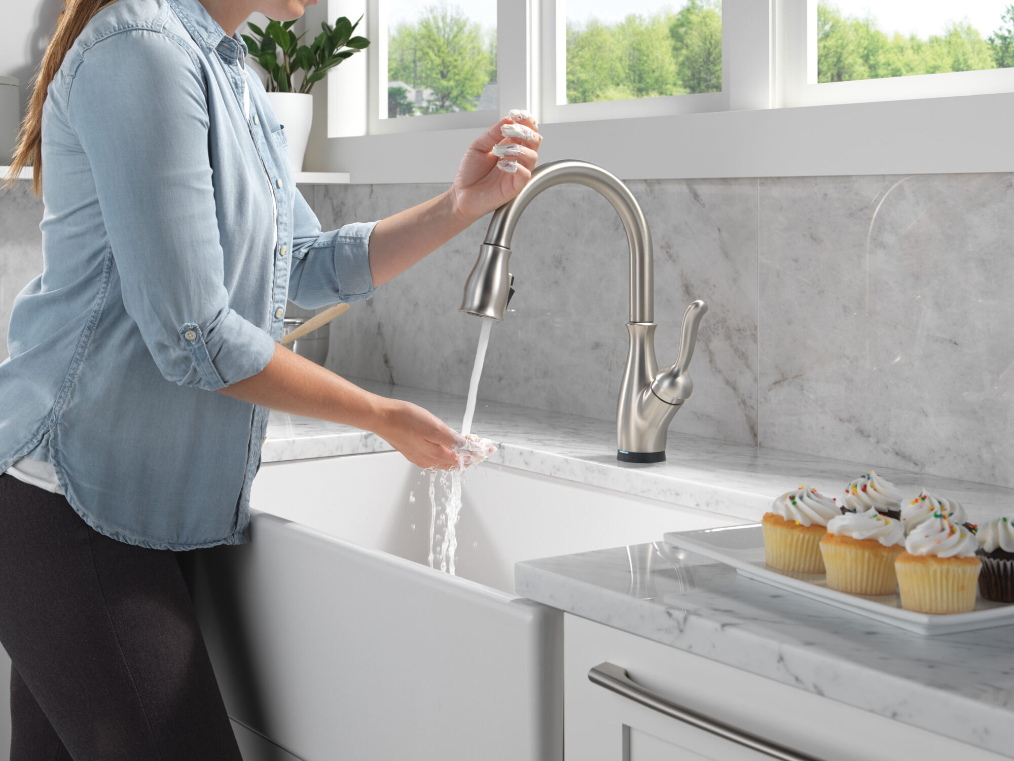 Touch2O® with Touchless™ Pull-Down Kitchen with Soap Disp Bundle