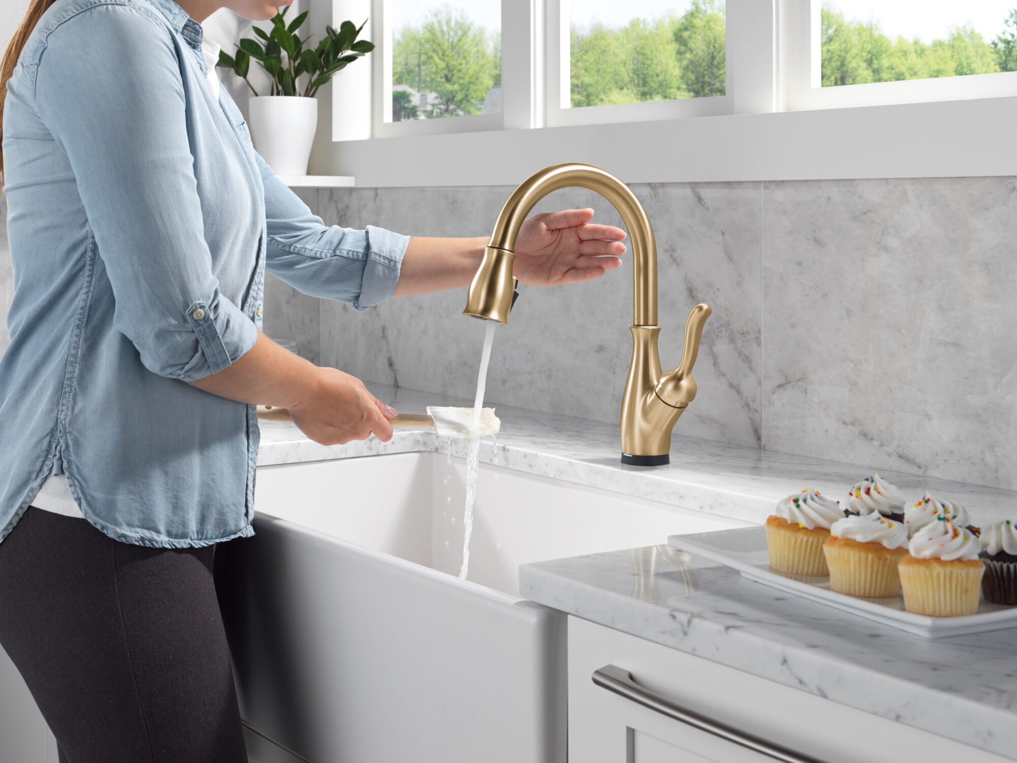 Touch2O® Technology Kitchen Faucet with Touchless Technology in