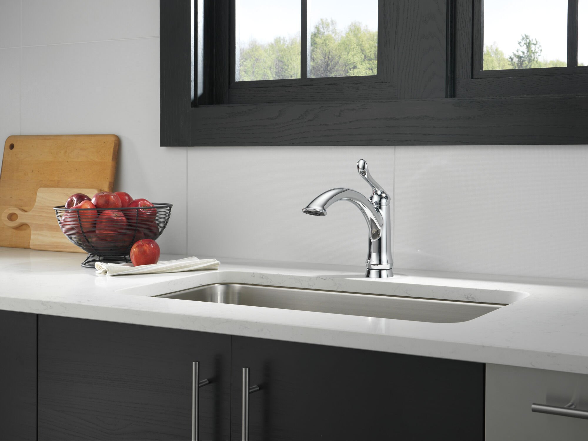 Single Handle Kitchen Faucet in Chrome 1353-DST | Delta Faucet