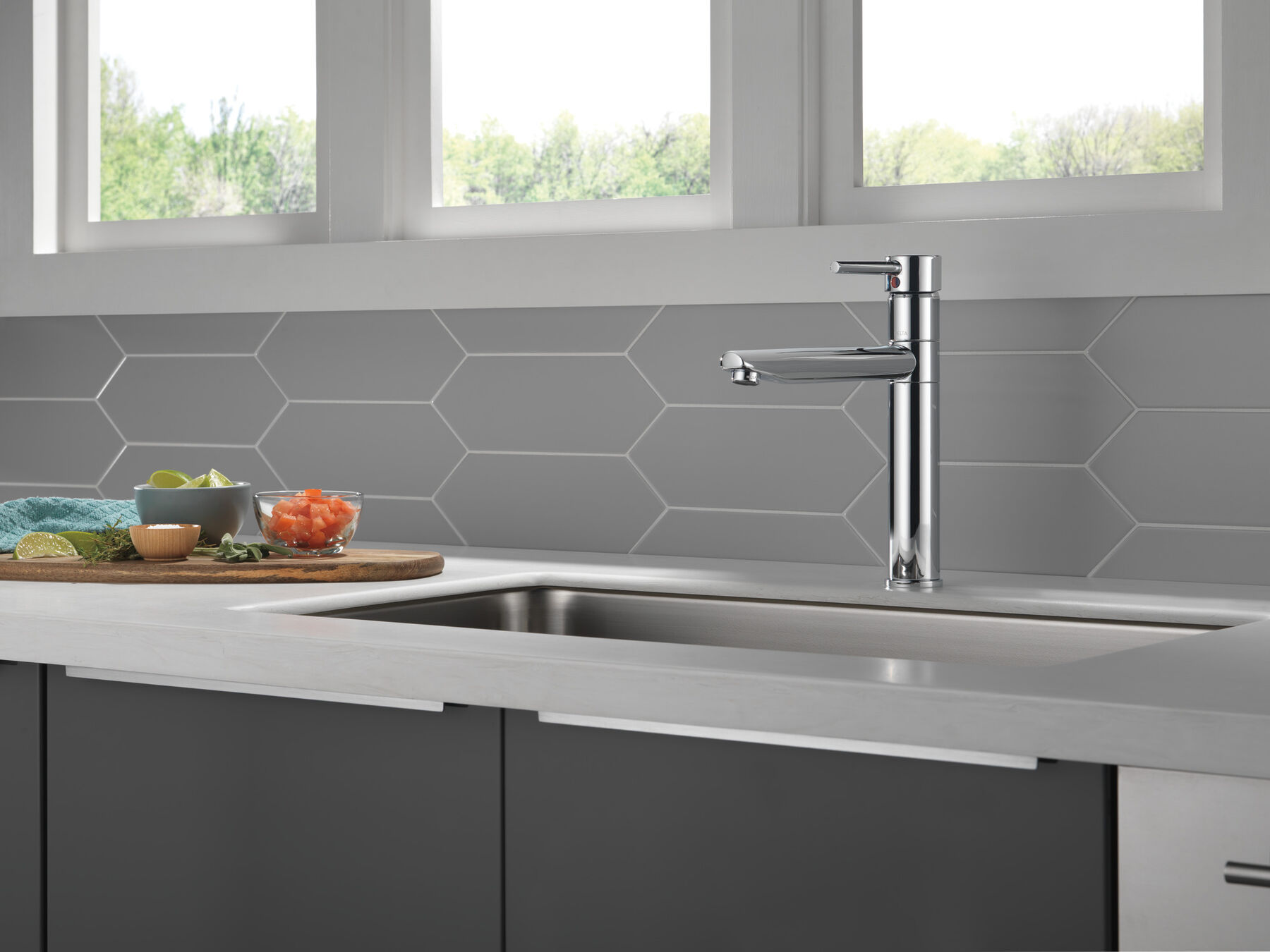 Single Handle Kitchen Faucet in Chrome 1159LF — thumbnail 3