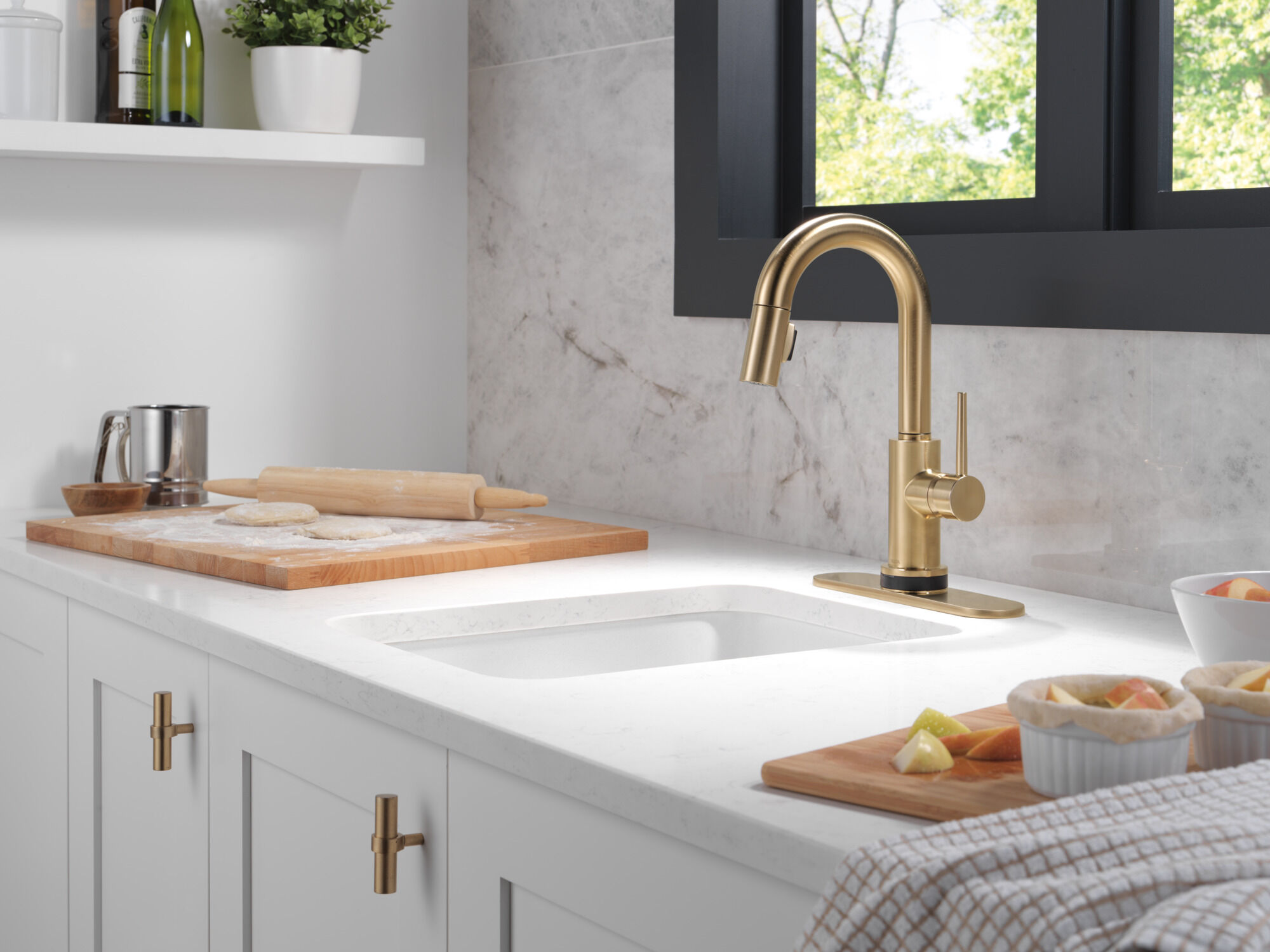 Single Handle Pull-Down Bar / Prep Faucet with Touch2O® Technology