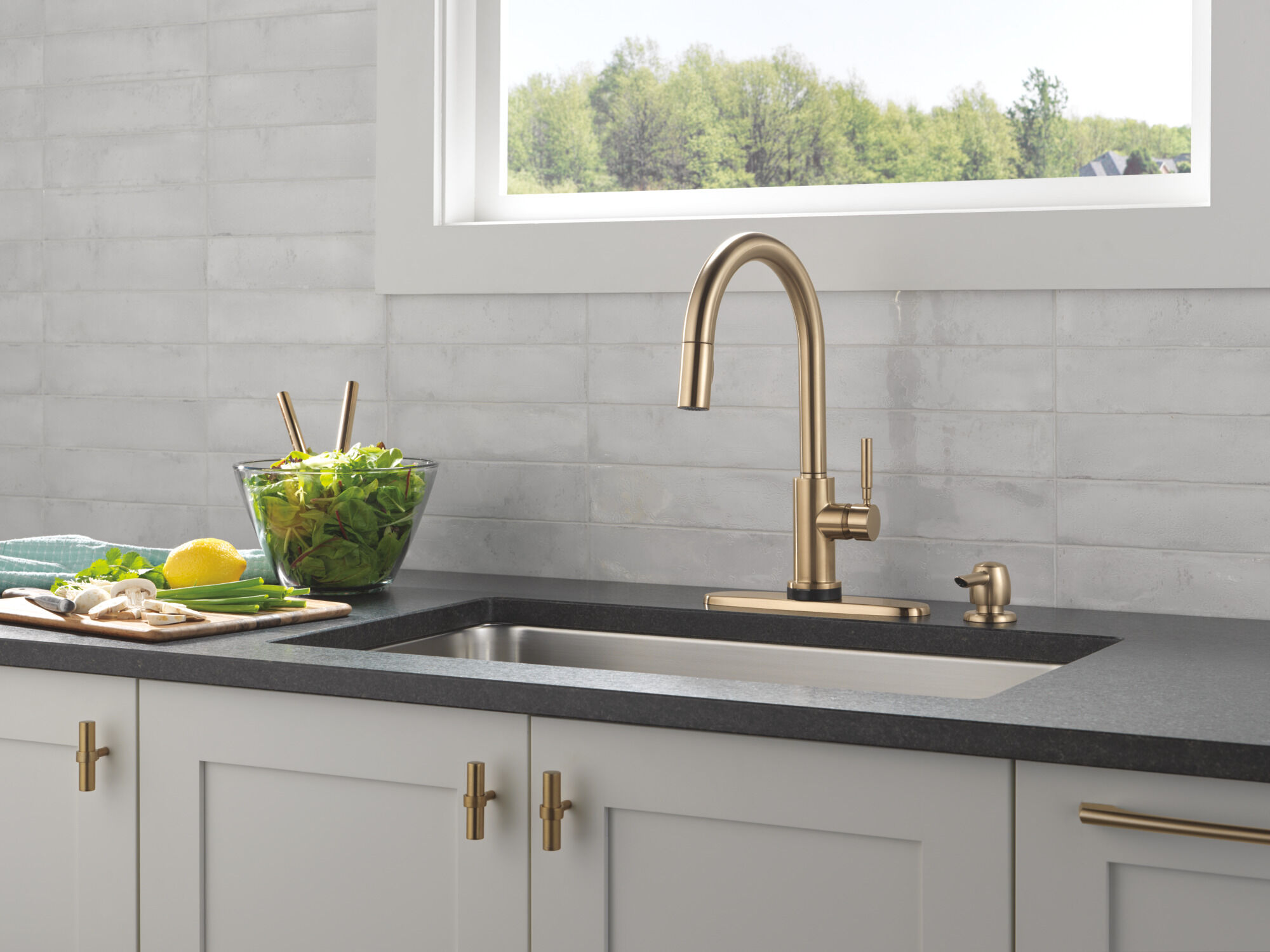 Single Handle Pull-Down Touch2O® Technology Kitchen Faucet with