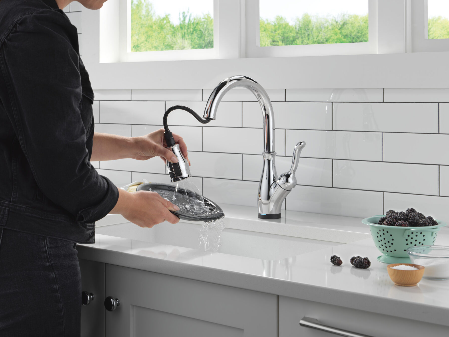 Touch2O® with Touchless™ Pull-Down Kitchen 1L with Soap Disp Bundle, image 7