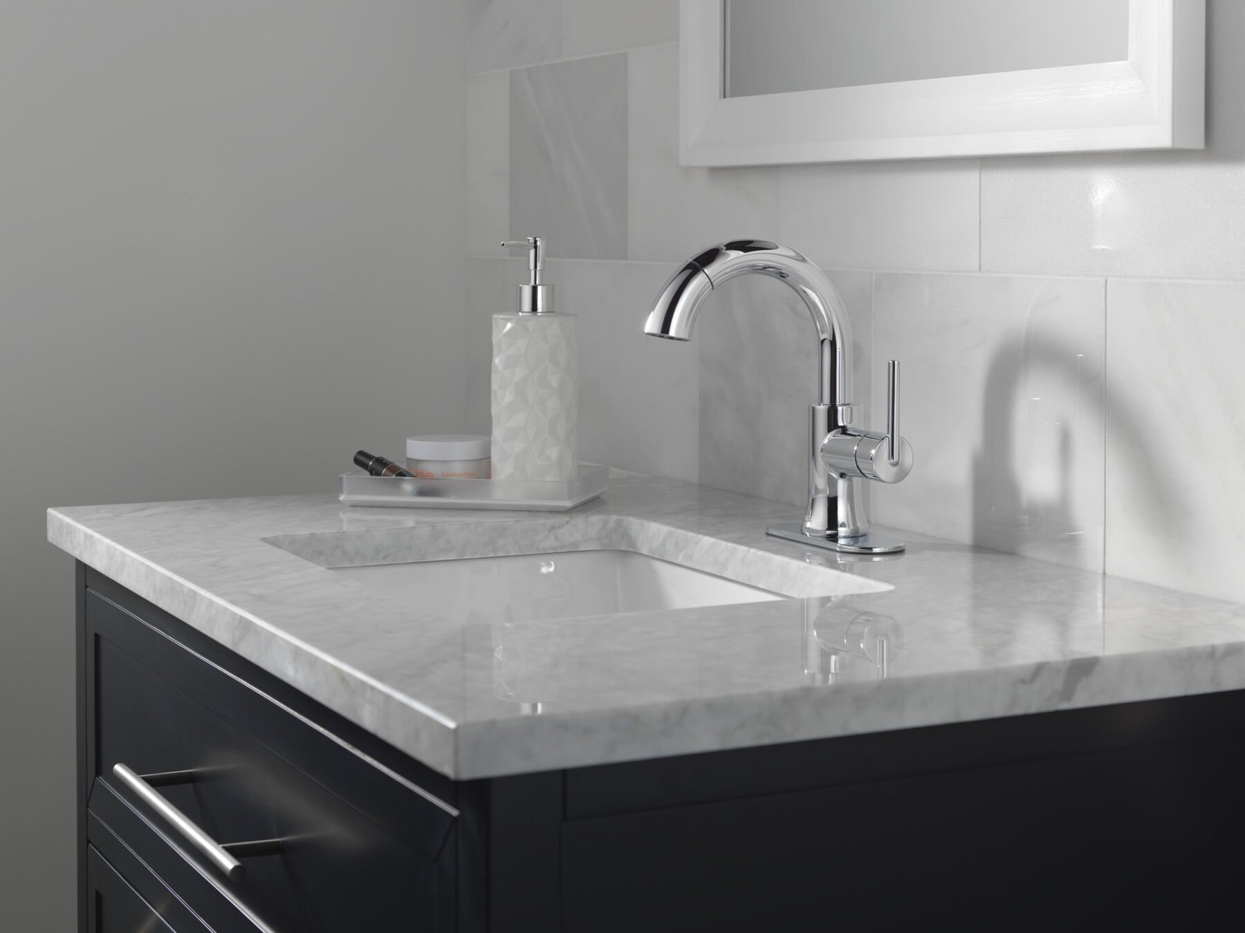 Single Handle Pull-Down Bathroom Faucet in Chrome — thumbnail 3