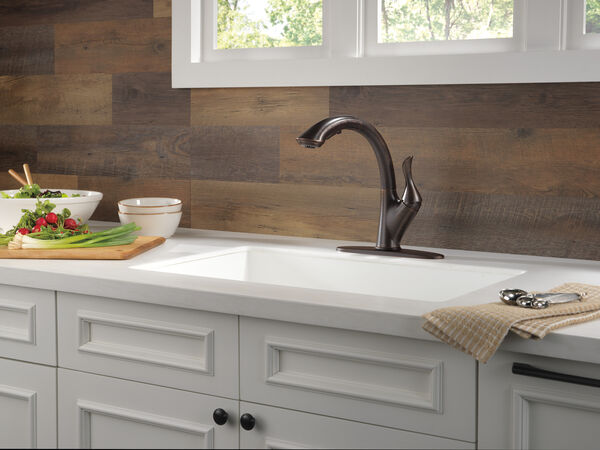 delta linden single handle pullout kitchen faucet)