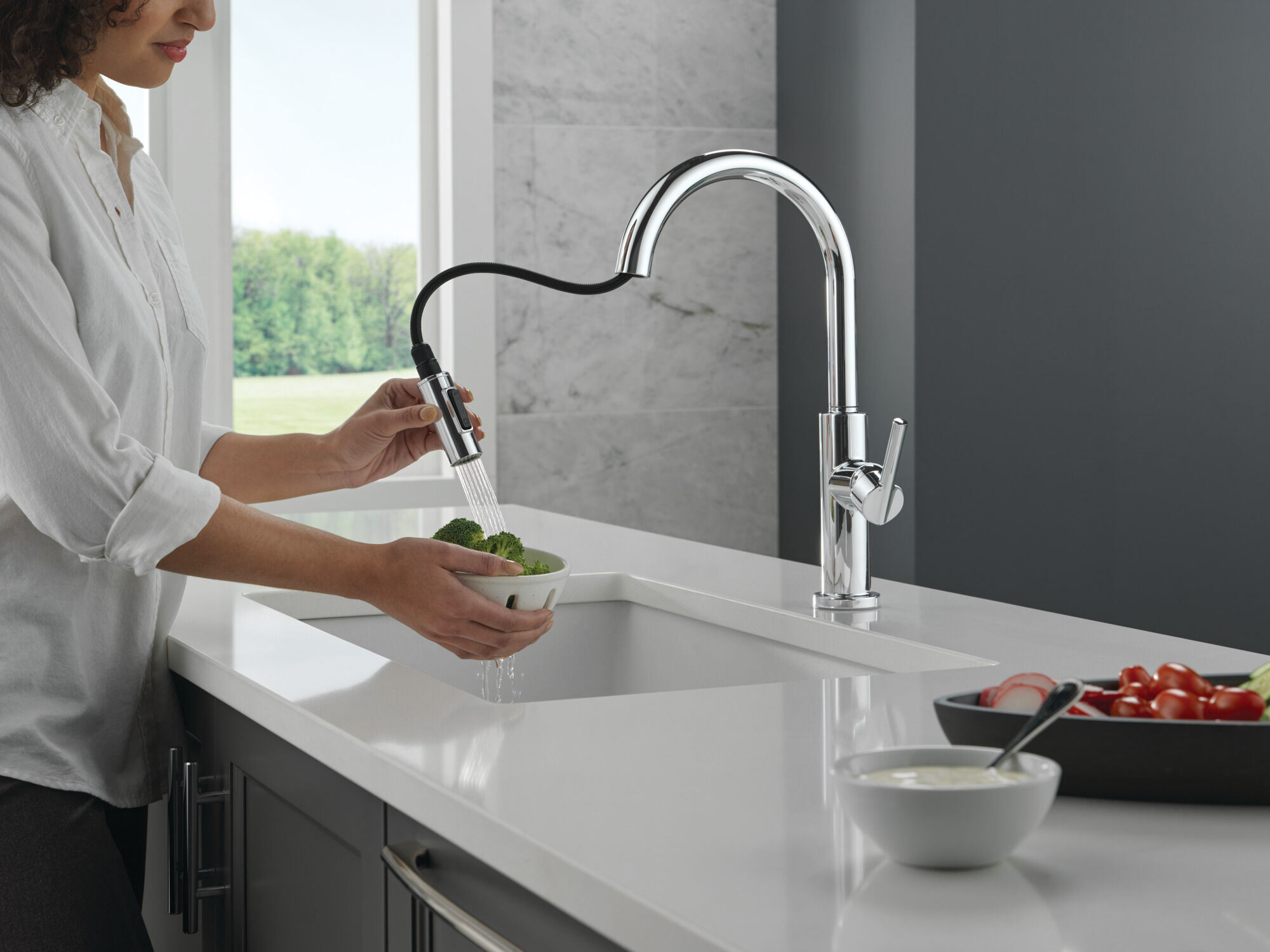 Single Handle Pull-Down Kitchen Faucet in Chrome 19867LF | Delta