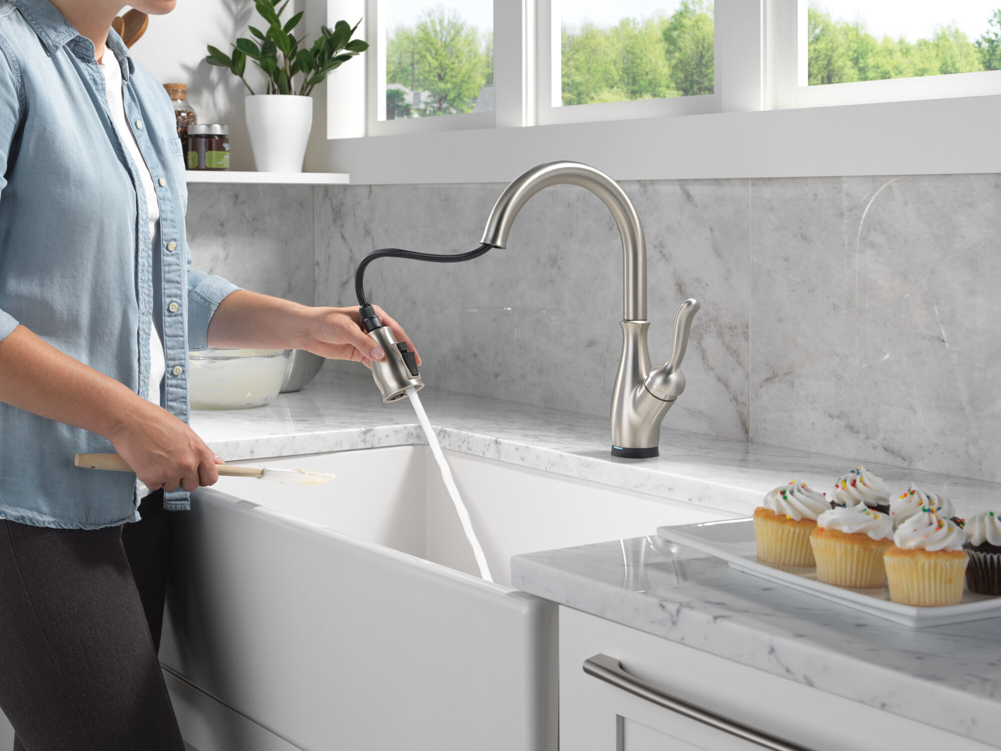 Touch2O® Technology Kitchen Faucet with Touchless Technology in