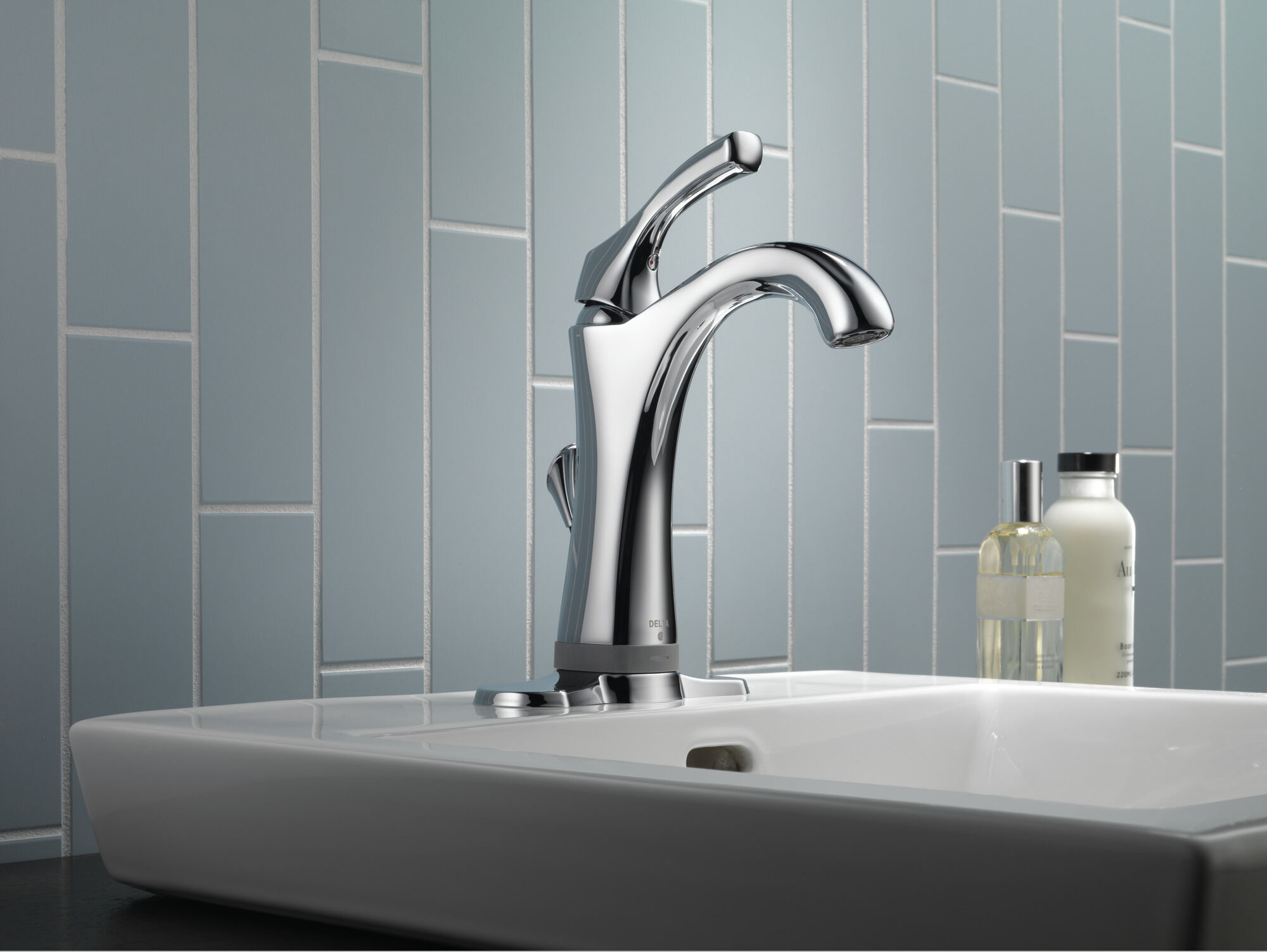 592T-DST_ESCUTCHEON_WEB.jpg?sw