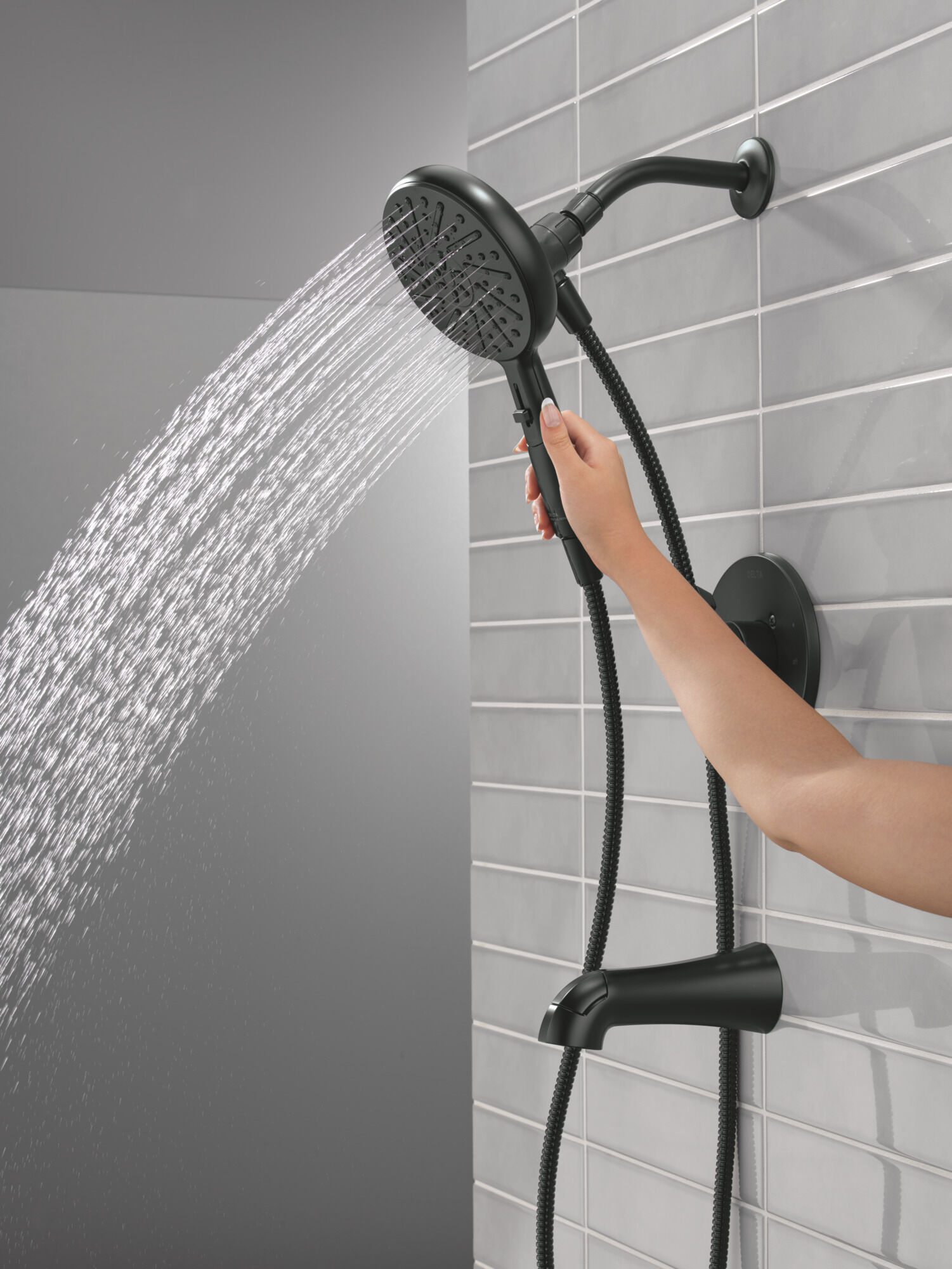 レッド&ホワイト Monitor® 14 Series Tub and Shower in Champagne Bronze 144874-CZ-HS