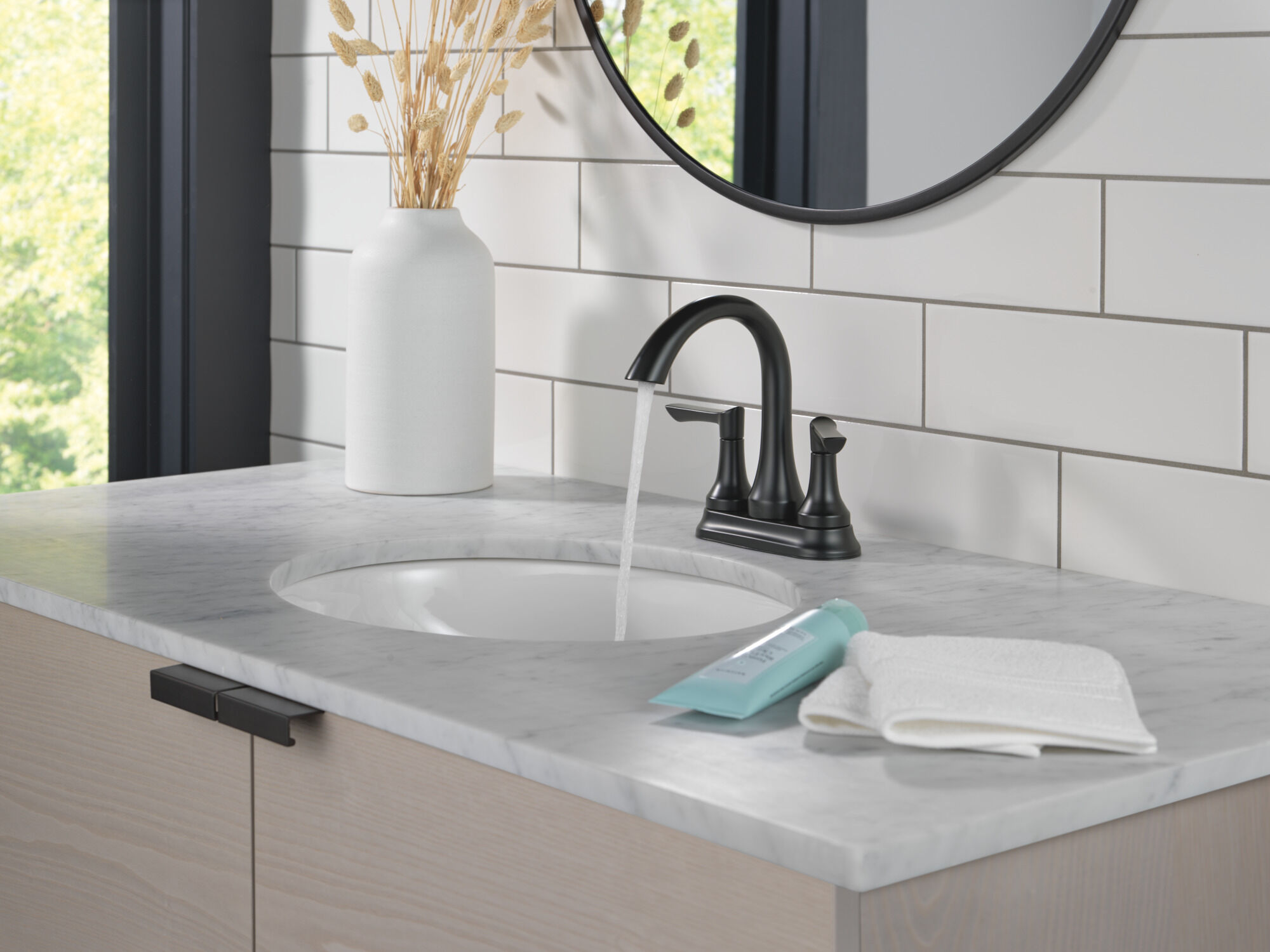 Two Handle Centerset Lavatory Faucet in Matte Black 25827LF-BL