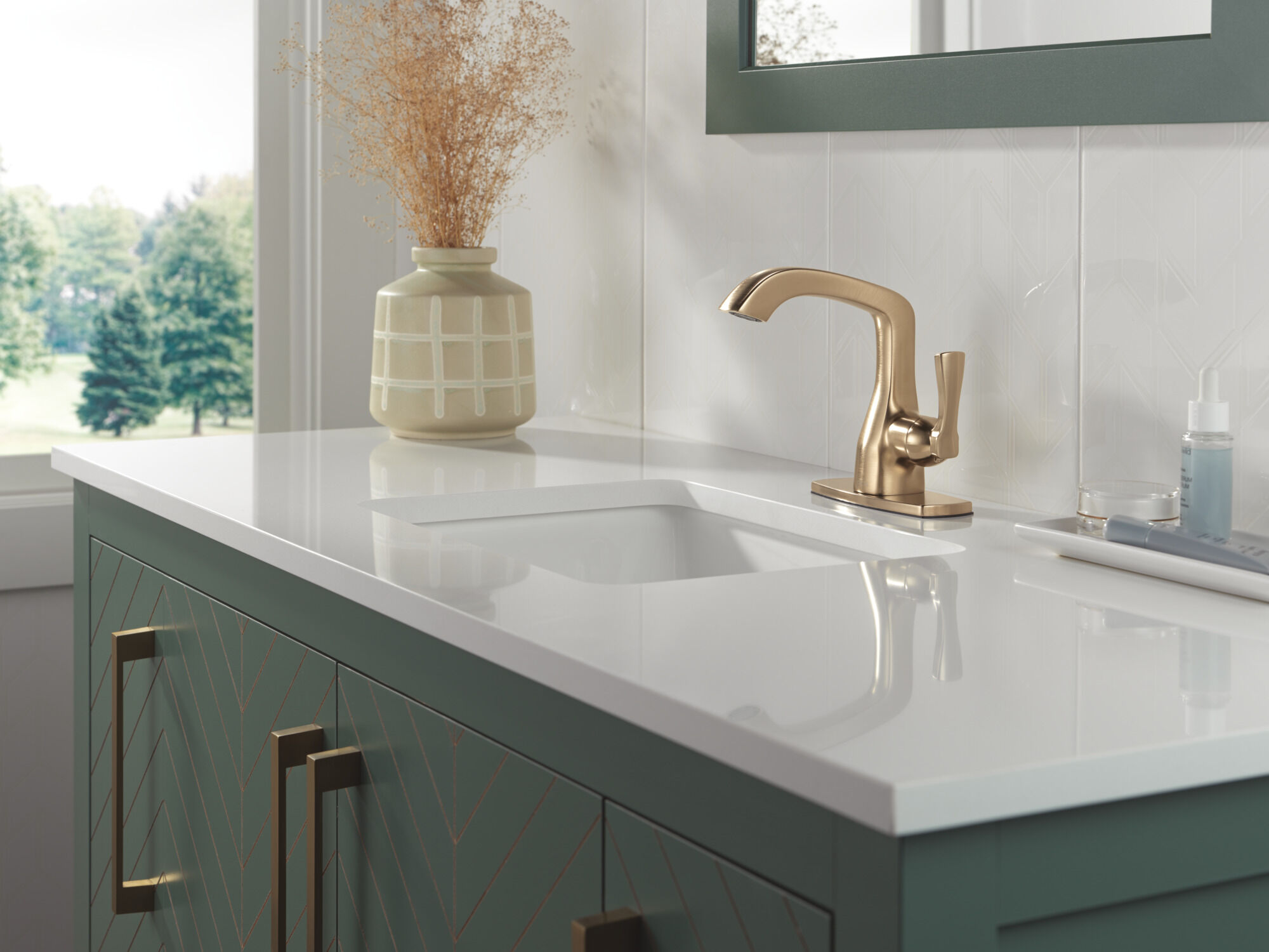 COLONISTA × DUCKROW DEPART Single Handle Bathroom Faucet in Lumicoat® Champagne Bronze 576-CZ