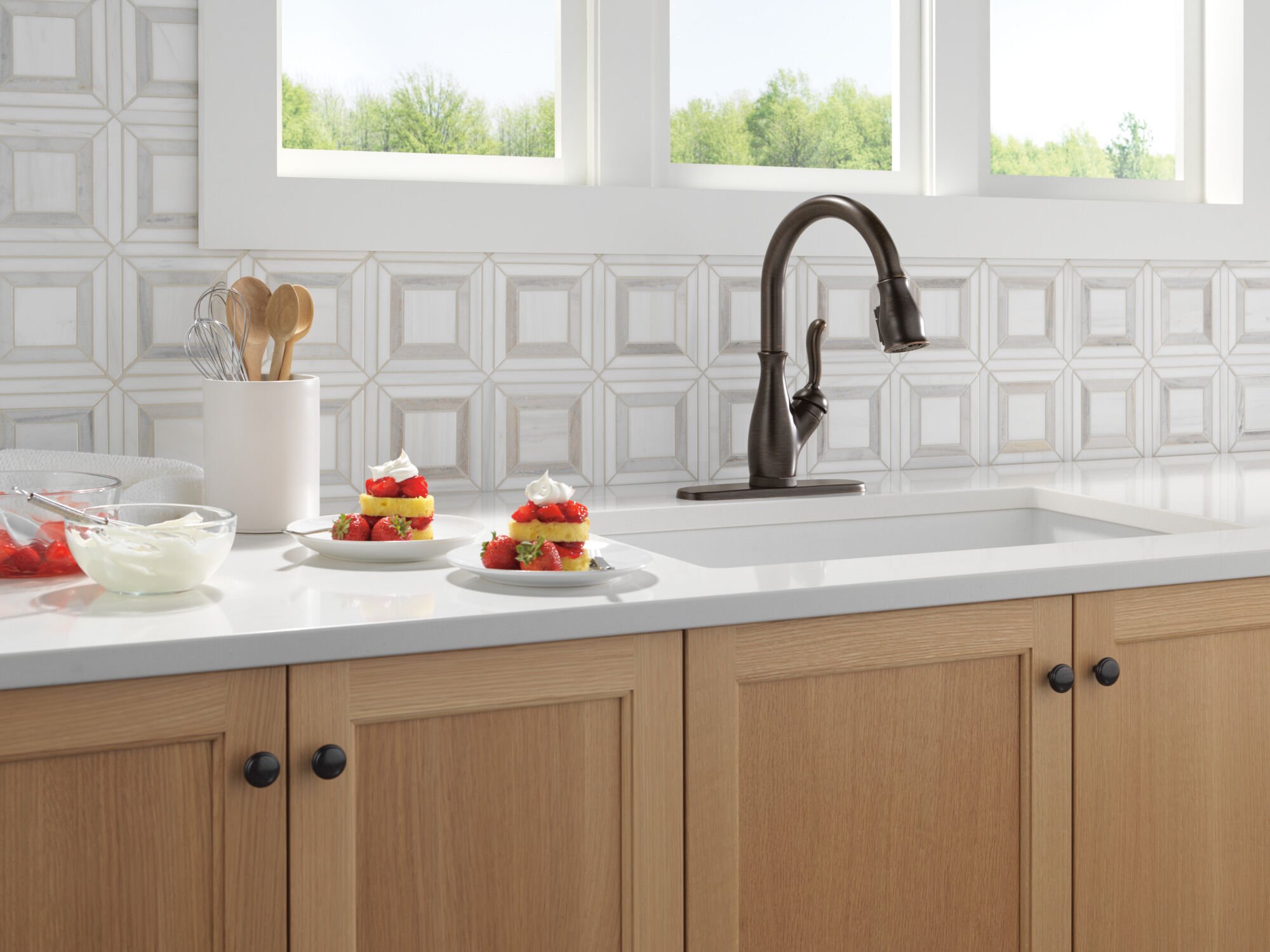 Touch2O® Technology Kitchen Faucet with Touchless Technology in