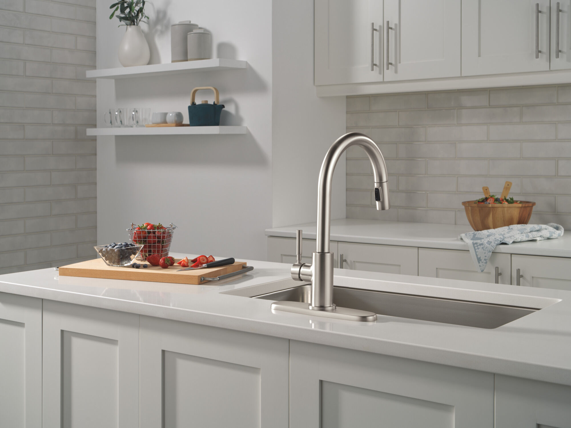 Single Handle Pull-Down Kitchen Faucet in Stainless 19933-SS-DST