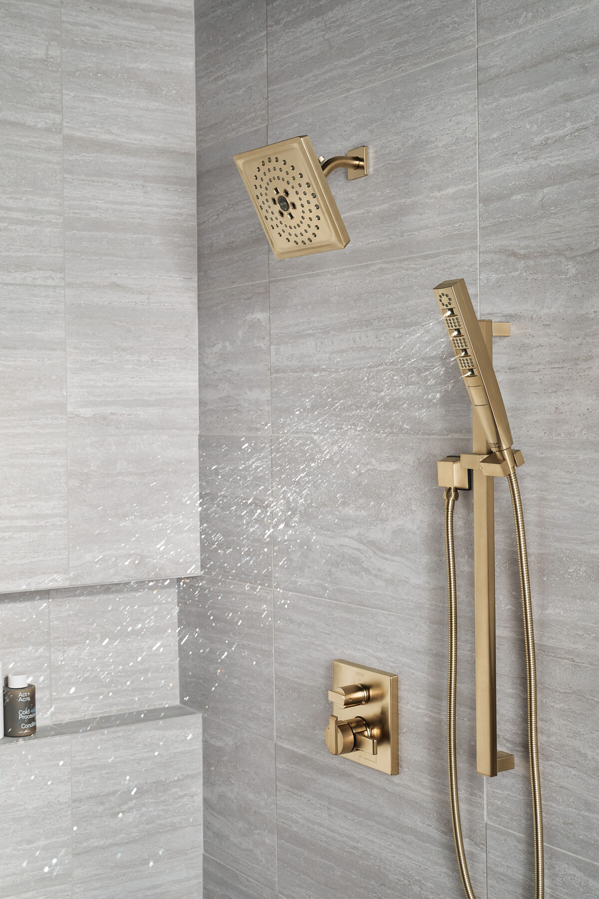 Angular Modern Monitor&reg; 17 Series Valve Trim with 3-Setting Integrated Diverter