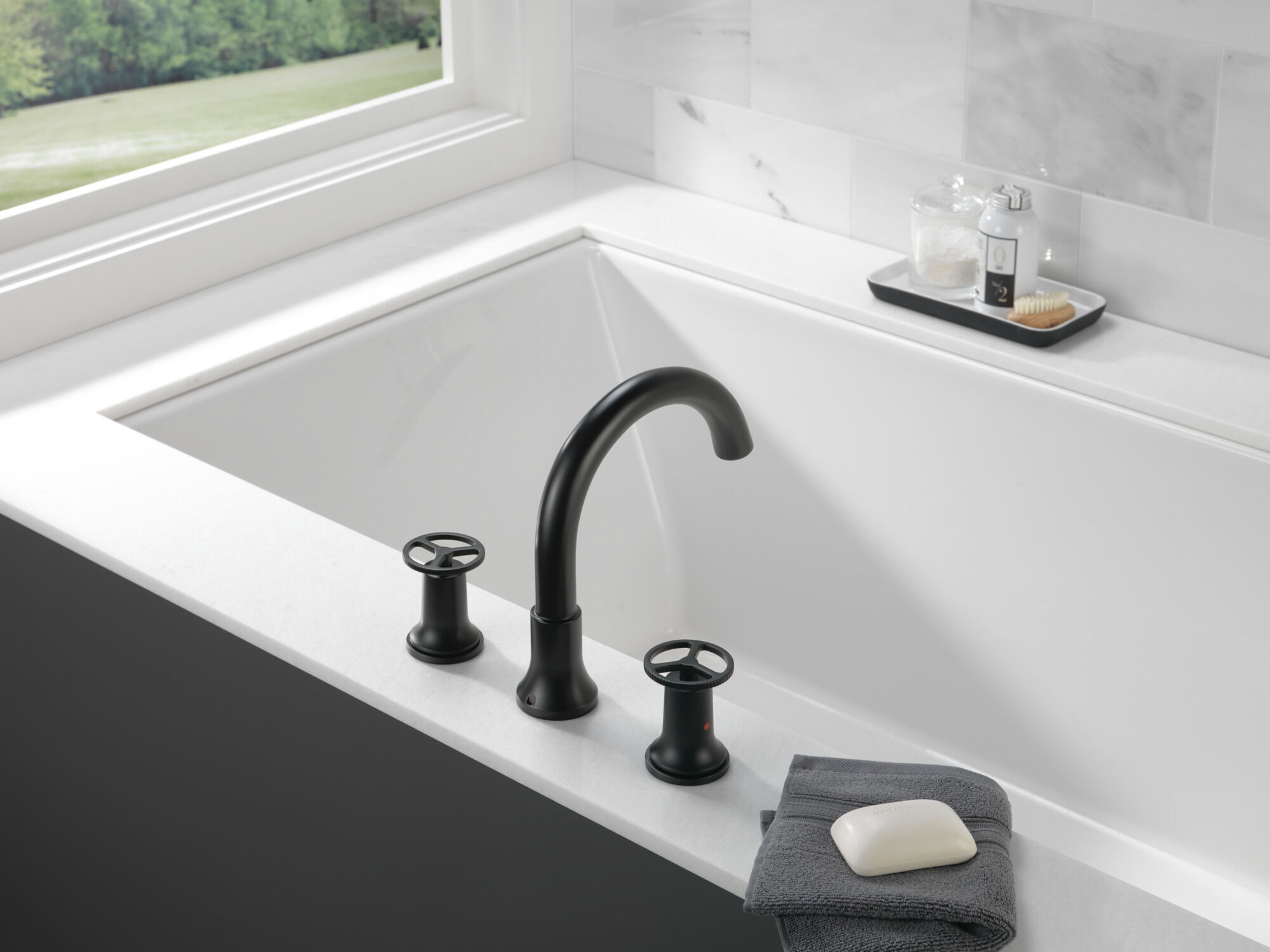 Roman Tub Faucet Trim in Matte Black T2758-BL | Delta Faucet