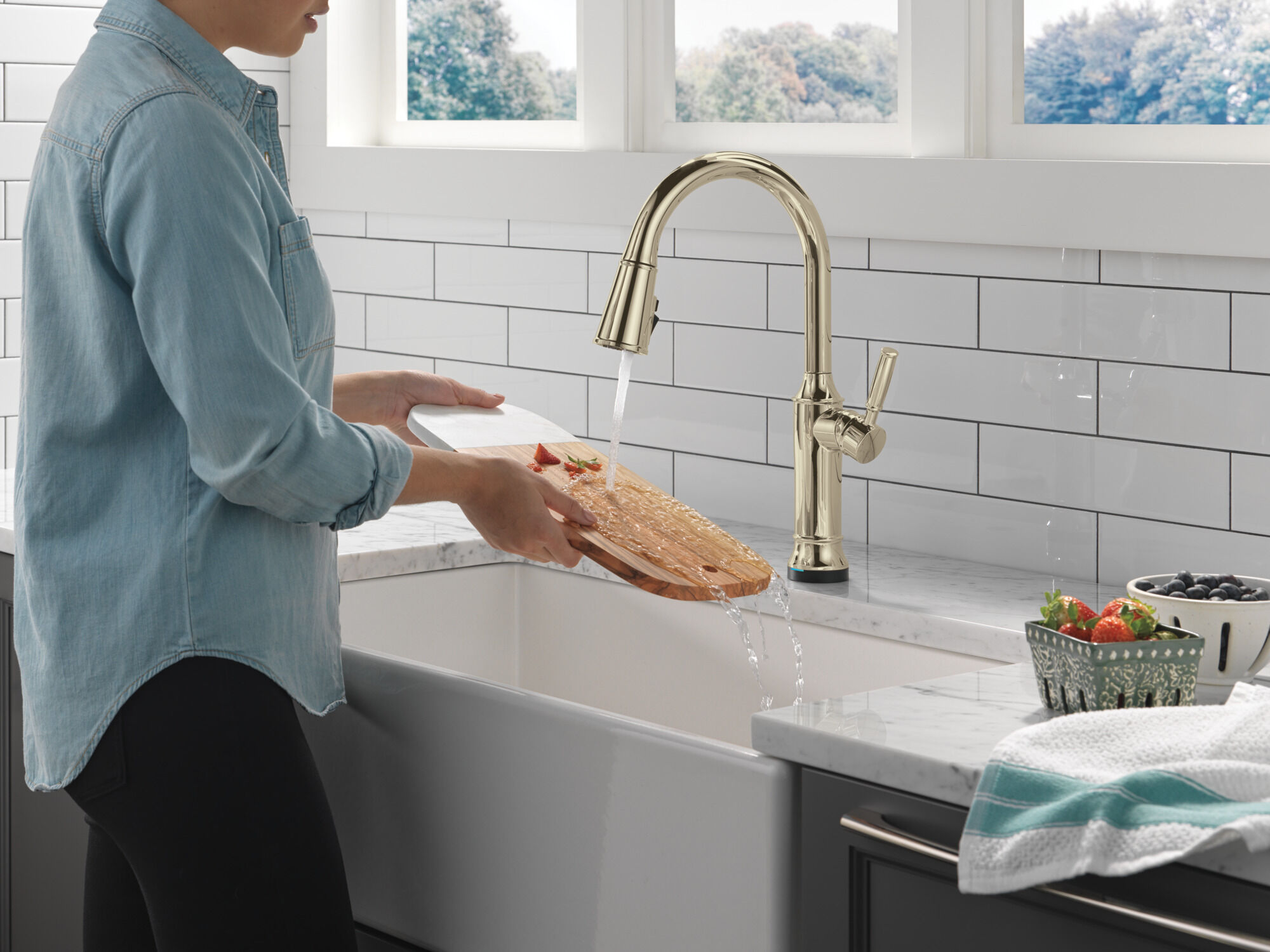 Touch2O® Technology Kitchen Faucet with Touchless Technology in