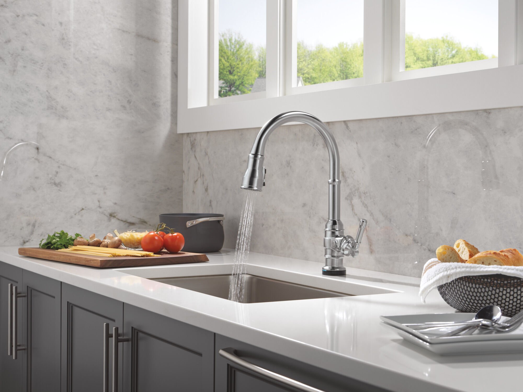 Touch2O® Technology Kitchen Faucet with Touchless Technology in
