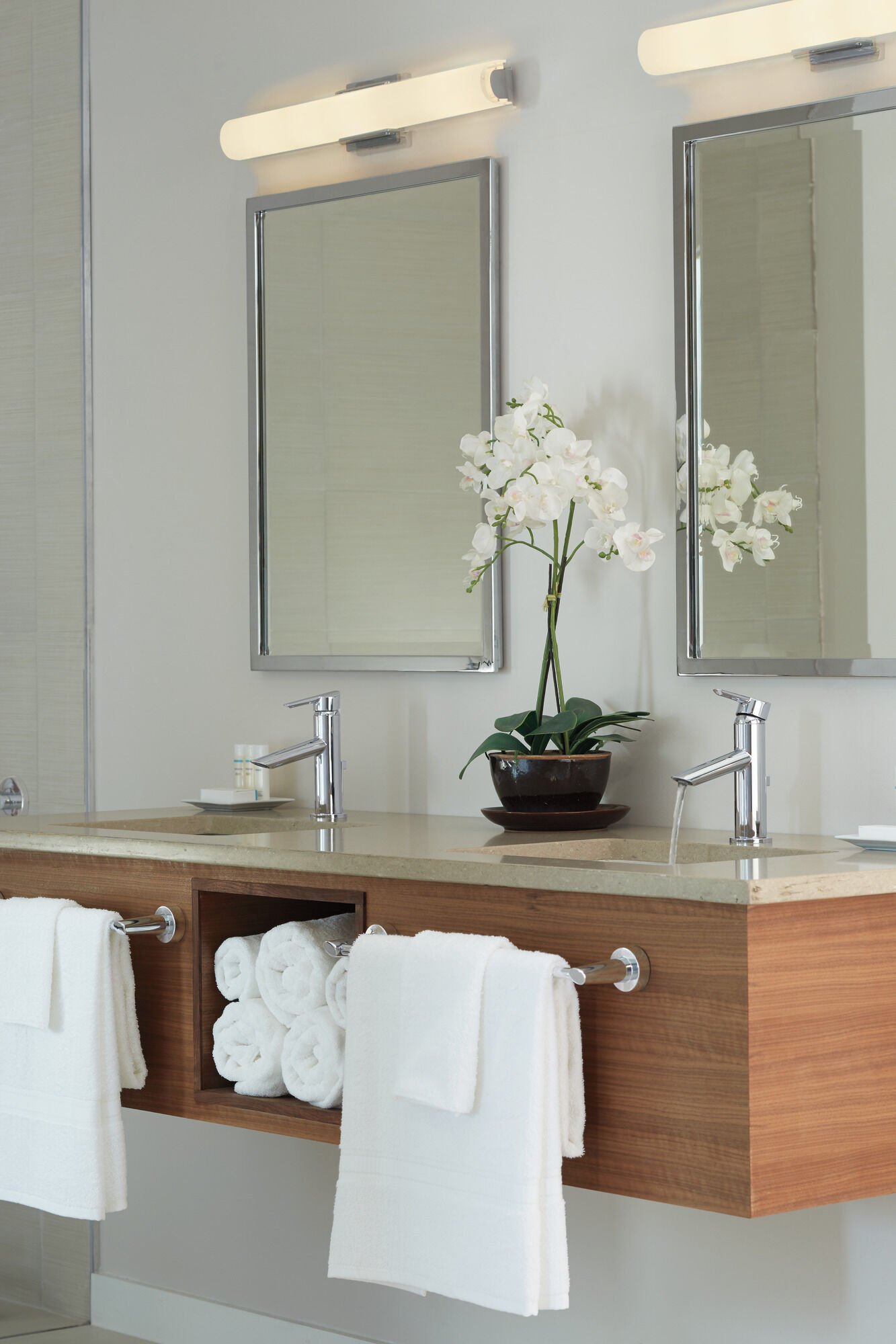 Single Handle Bathroom Faucet in Chrome 561-MPU-DST | Delta Faucet