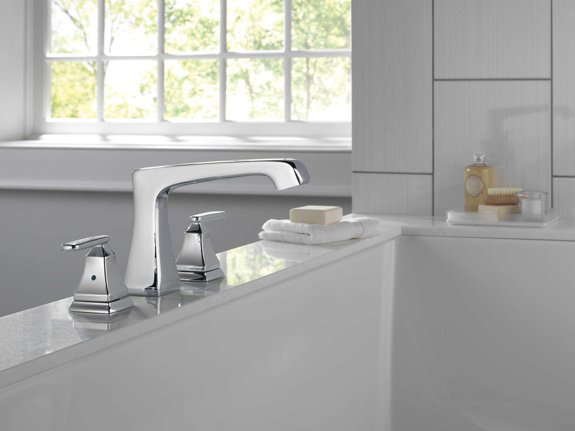 Roman Tub Trim in Chrome T2764 | Delta Faucet