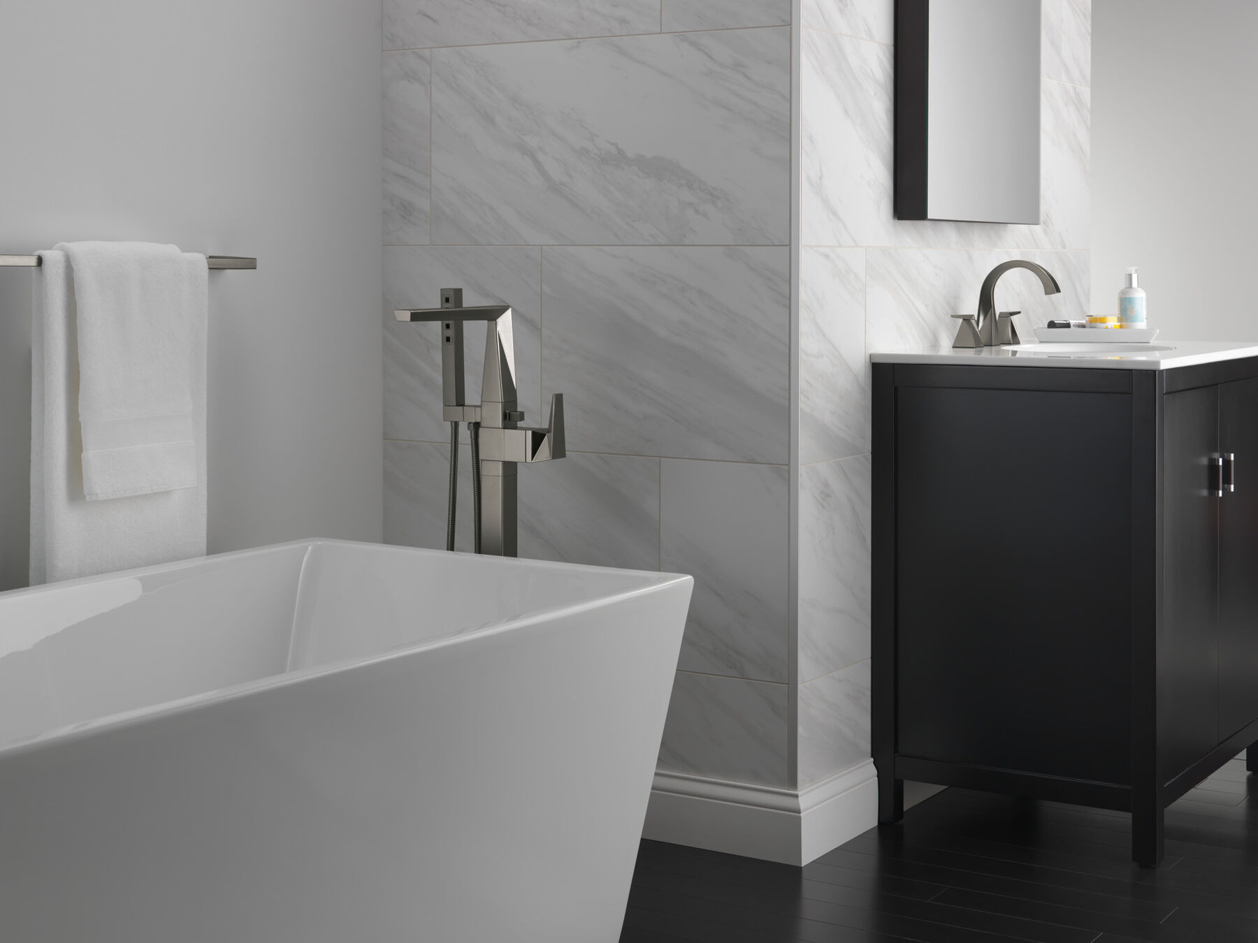 Single Handle Floor Mount Tub Filler Trim