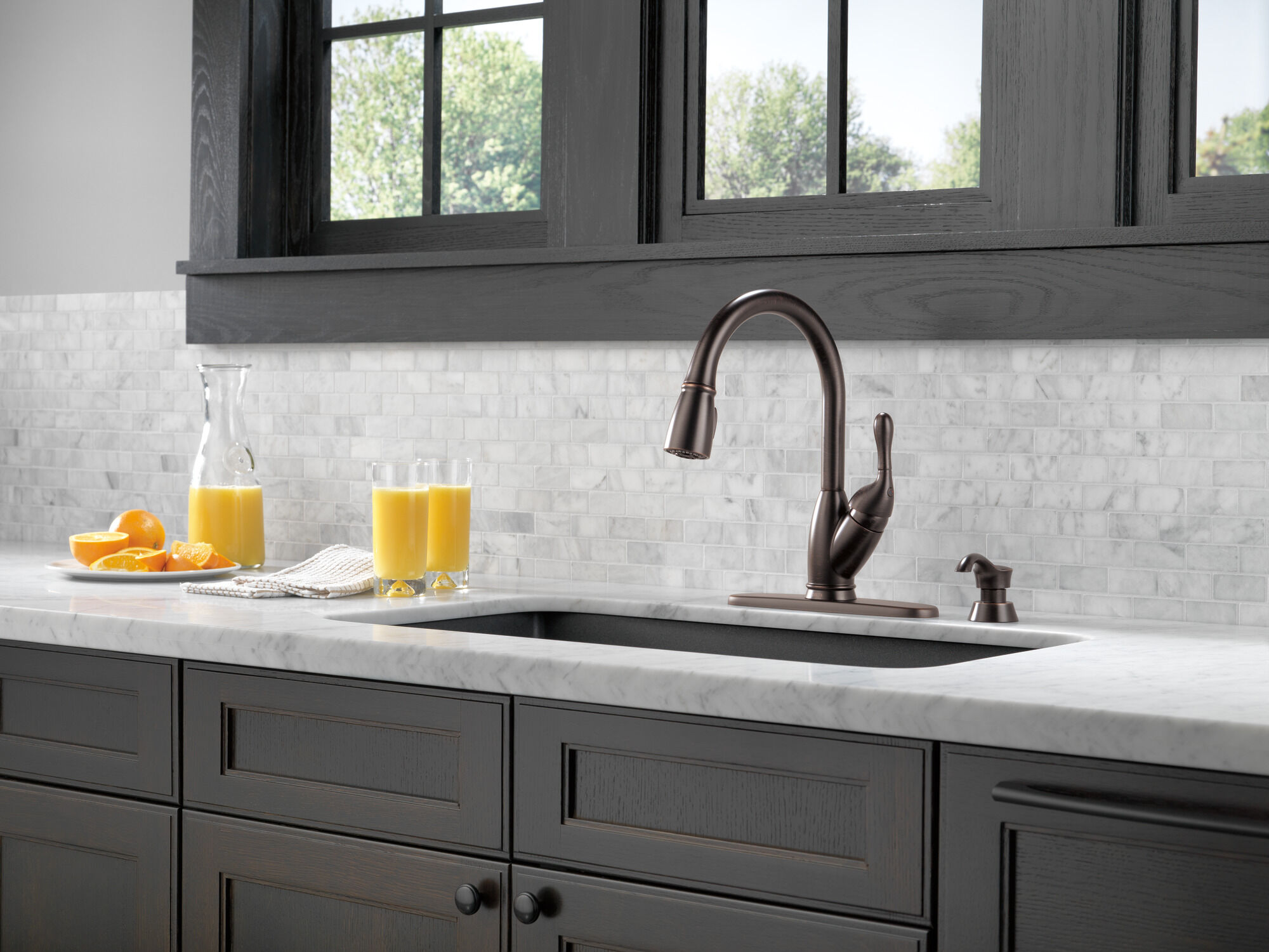 Single Handle Pull-Down Kitchen Faucet in Venetian Bronze 19939Z