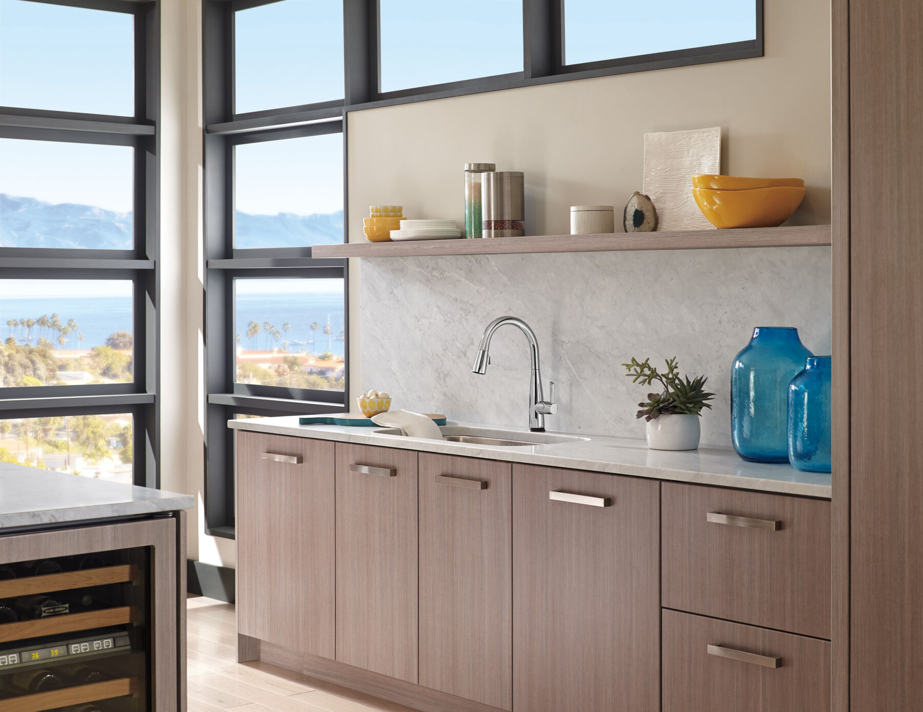 Single Handle Pull-Down Kitchen Faucet with Touch<sub>2</sub>O&reg; Technology Technology (Recertified)