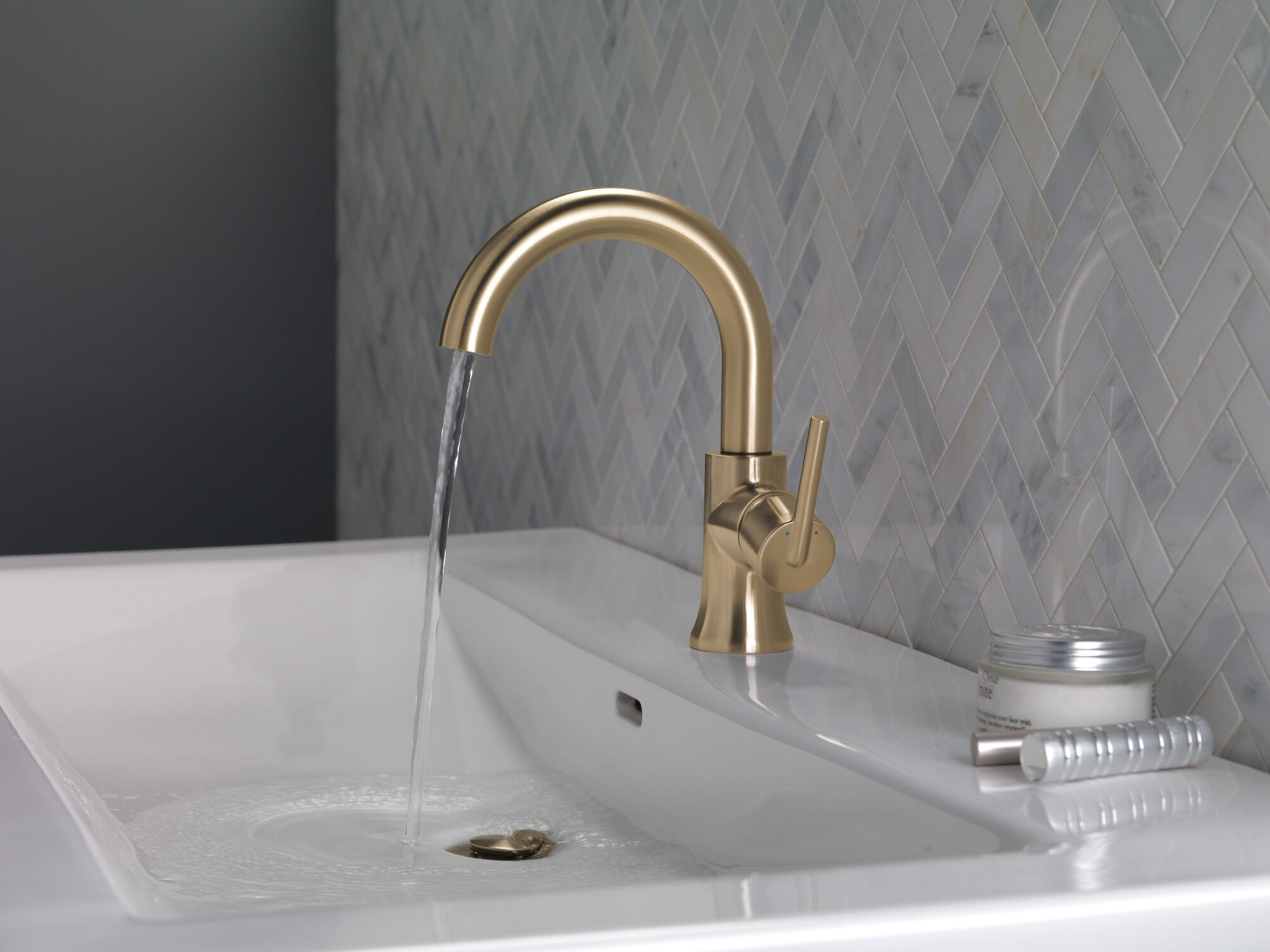 Single Handle High-Arc Bathroom Faucet in Champagne Bronze 559HA