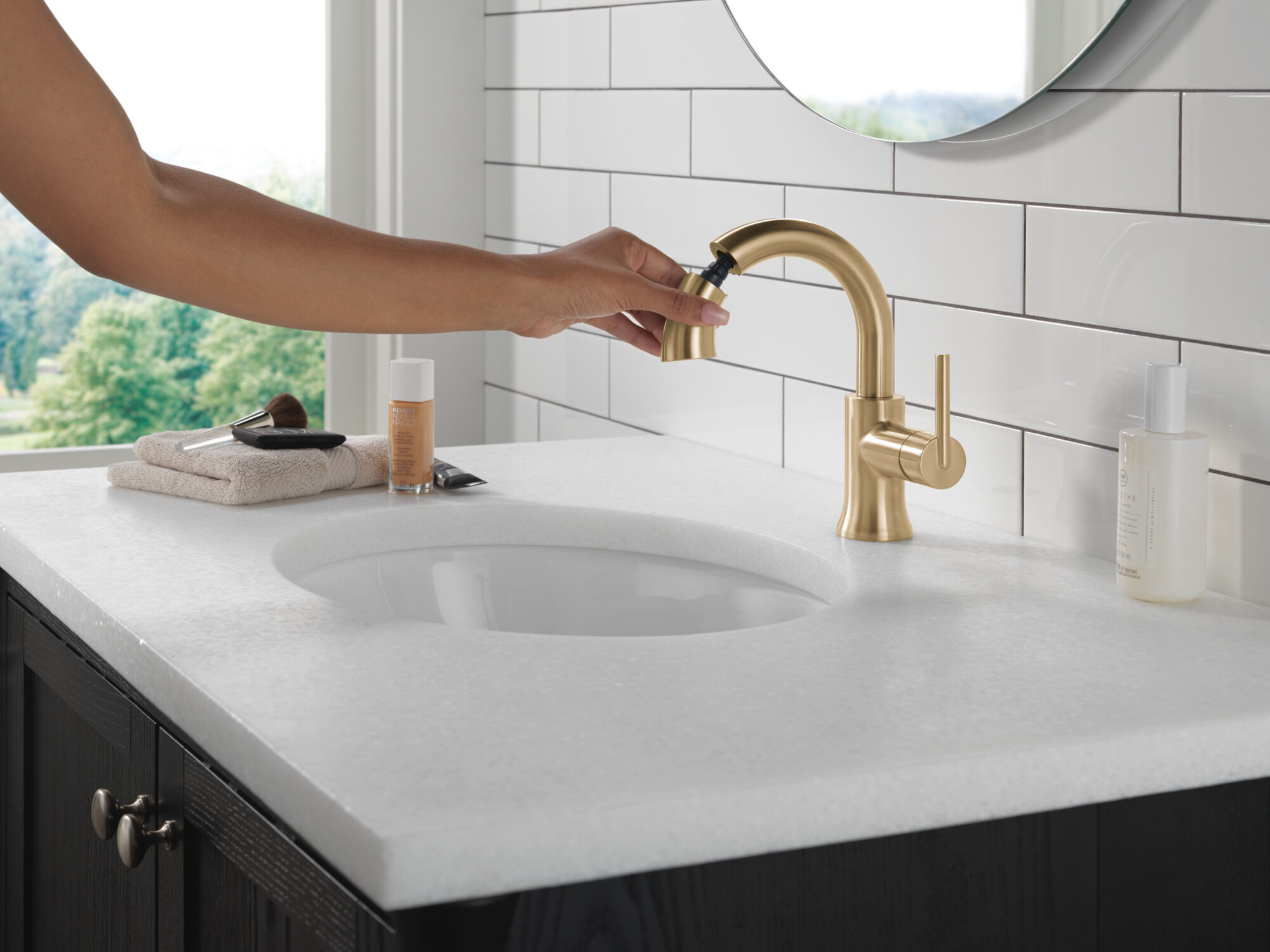 Single Handle Pull Down Bathroom Faucet in Champagne Bronze 559HAR