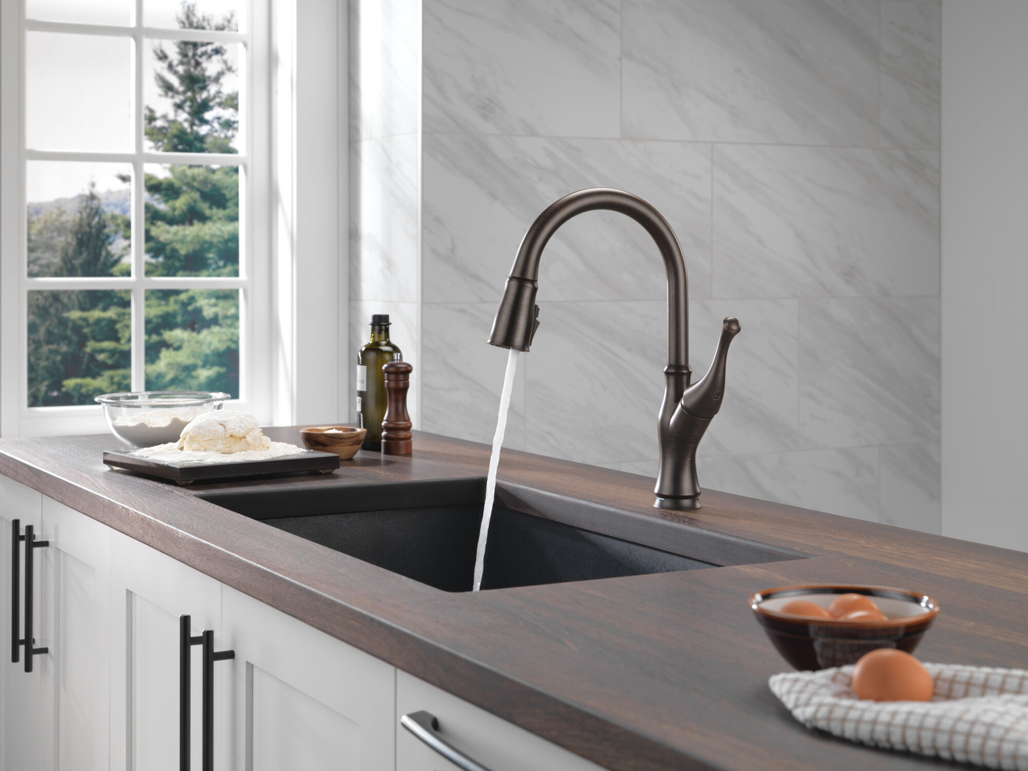 Single-Handle Pull-Down Kitchen Faucet with Touch2O® Technology
