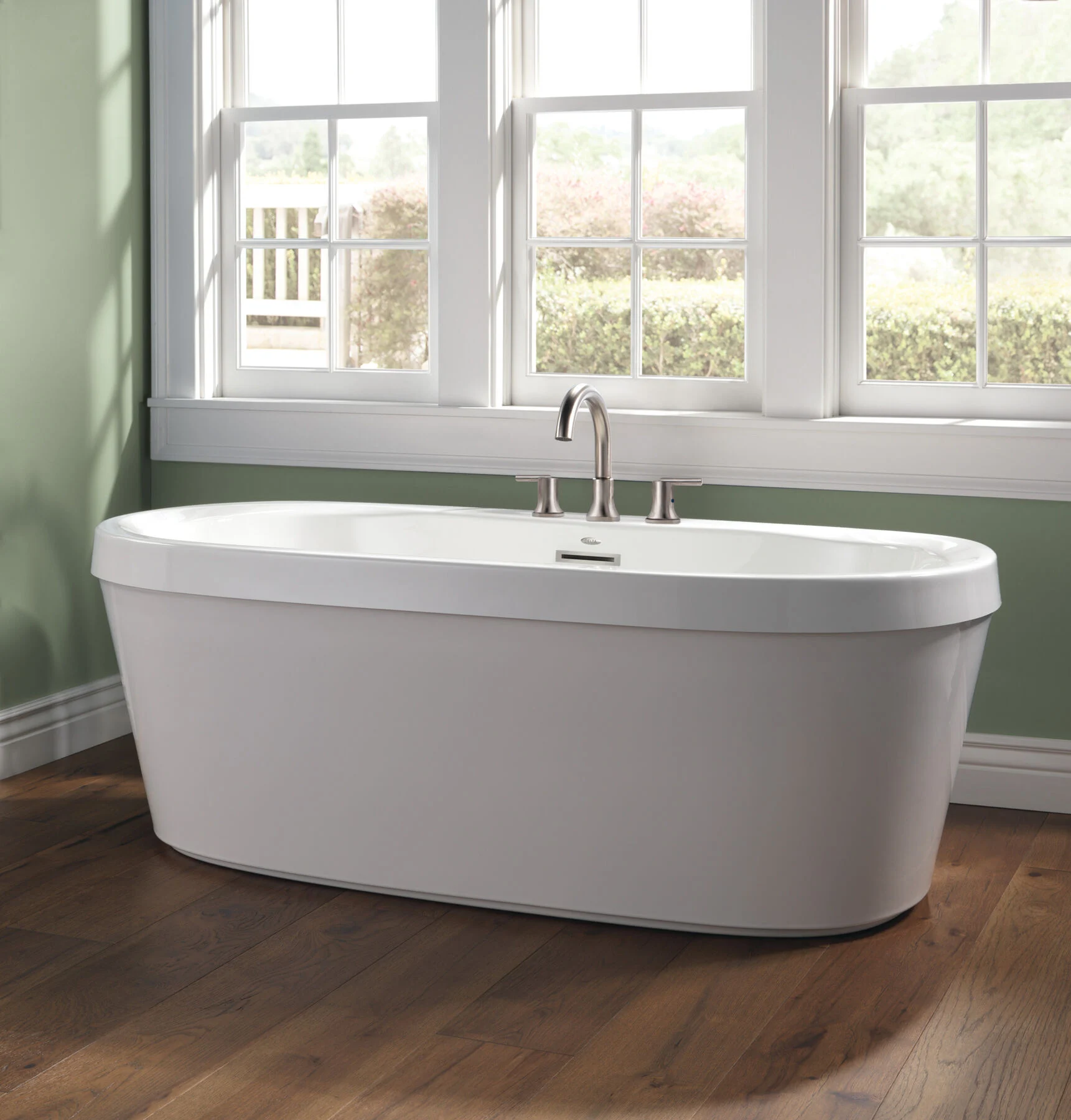 60~ x 32~ Freestanding Tub with Integrated Waste and Overflow in High Gloss  White B14416-6032-WH